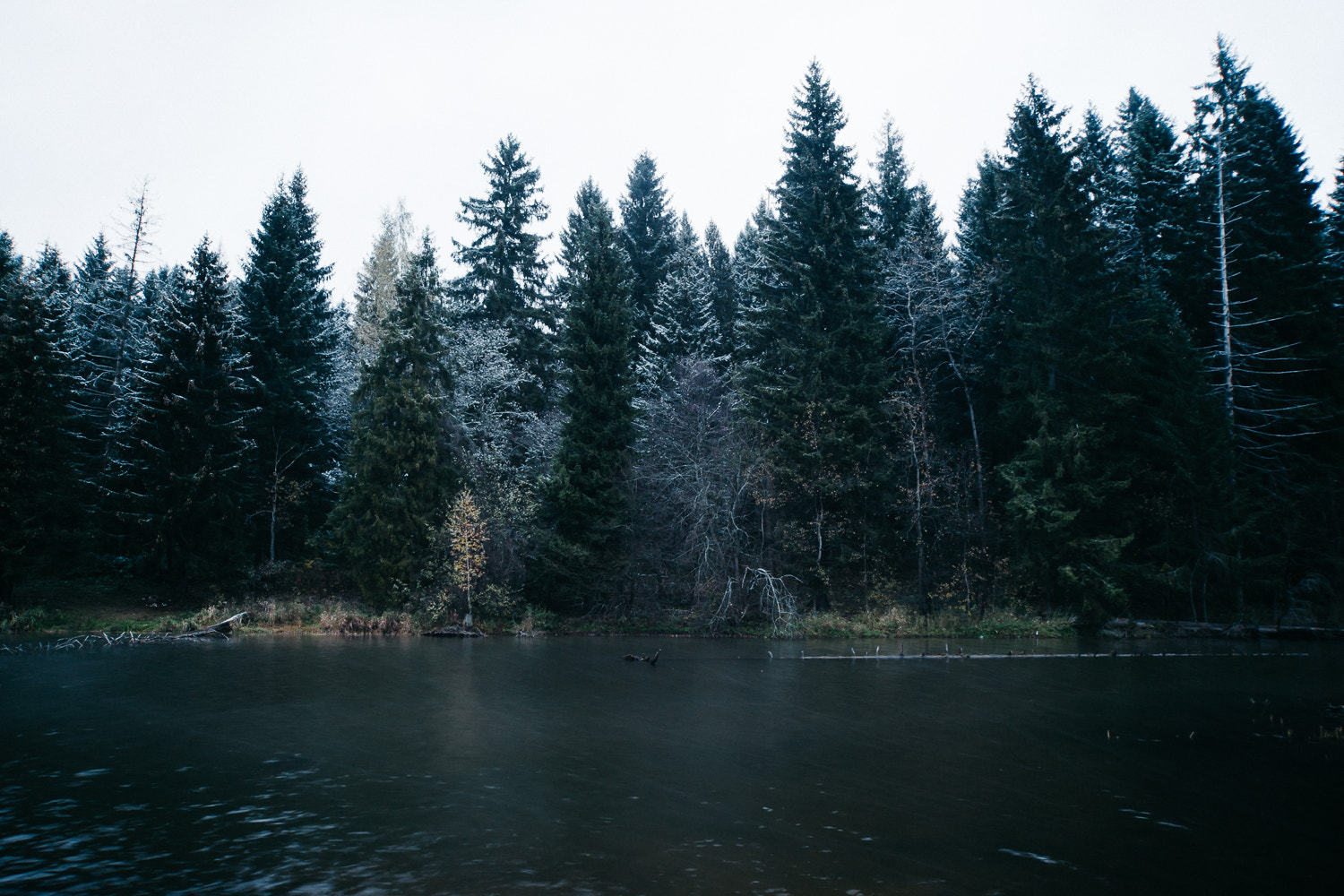 Sony Alpha DSLR-A850 + Sigma AF 12-24mm F4.5-5.6 EX DG sample photo. Winter river photography