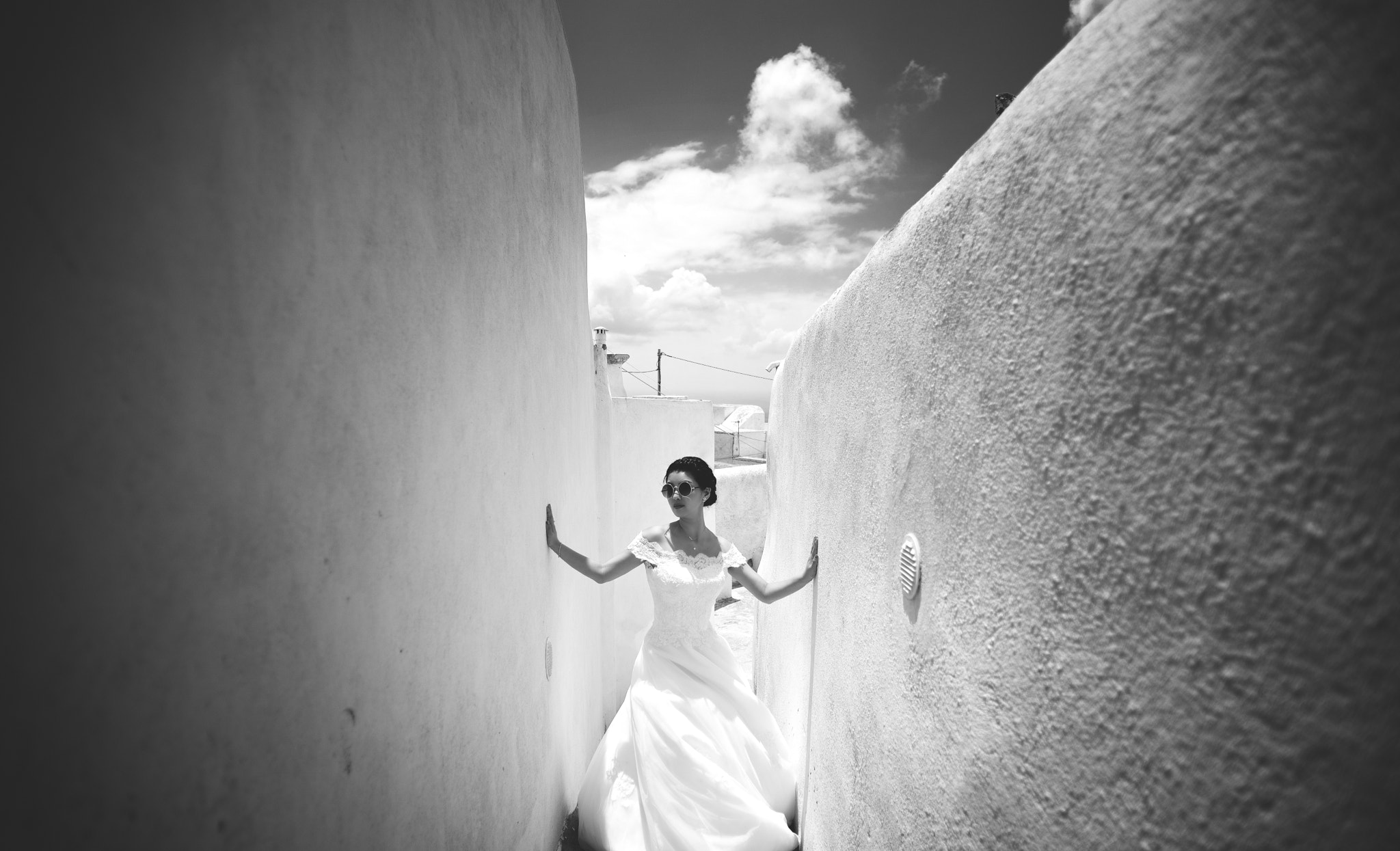 Sony a99 II + Minolta AF 17-35mm F2.8-4 (D) sample photo. Bride in santonrini photography