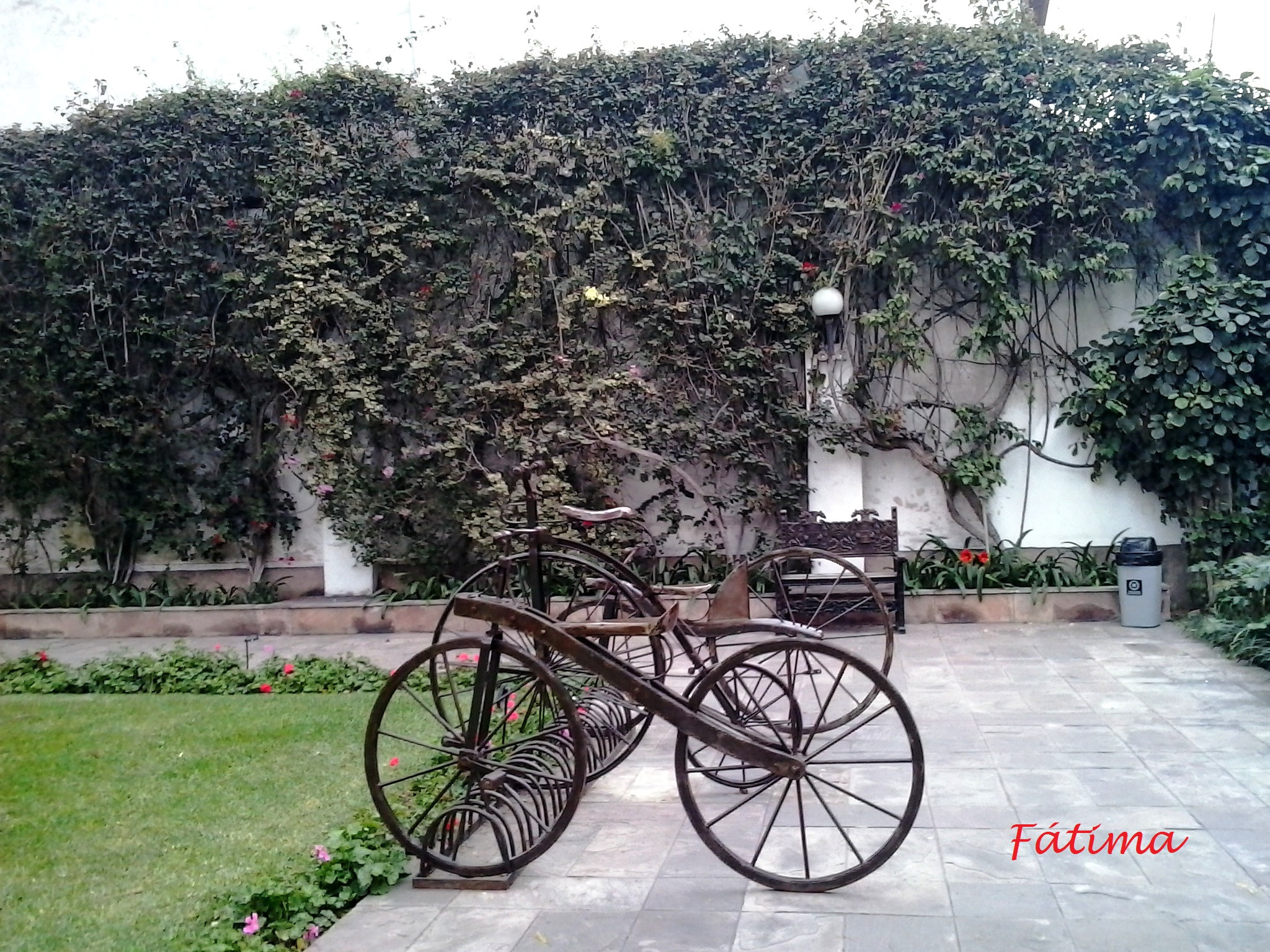 Samsung Galaxy Music Duos sample photo. Escultura de bicicletas photography