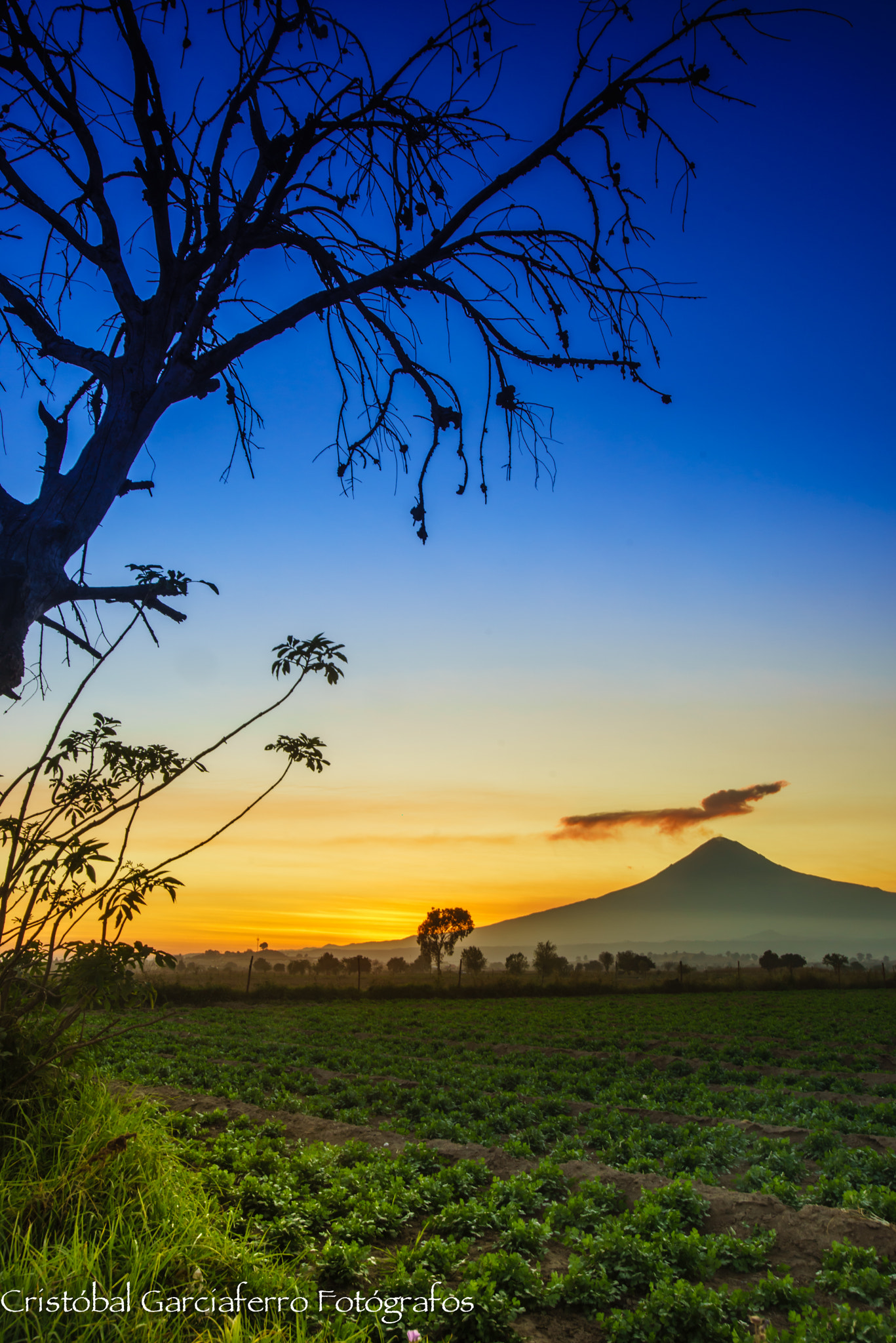 Sony a7R + Canon EF 16-35mm F2.8L USM sample photo. Sunset with the volcanoes photography