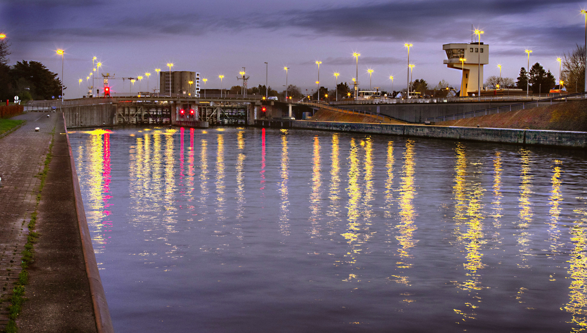 EF28-70mm f/2.8L USM sample photo. Dockside photography