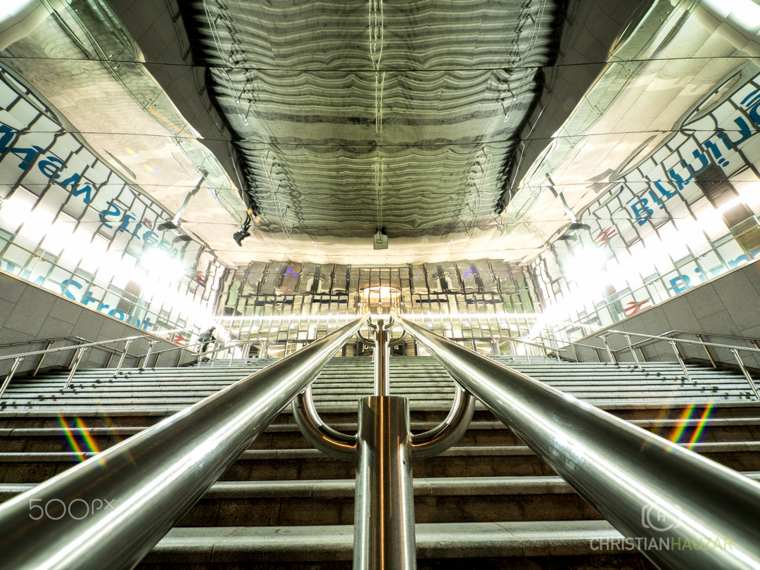 Olympus OM-D E-M1 + OLYMPUS  7-14mm Lens sample photo. Entering grand central photography