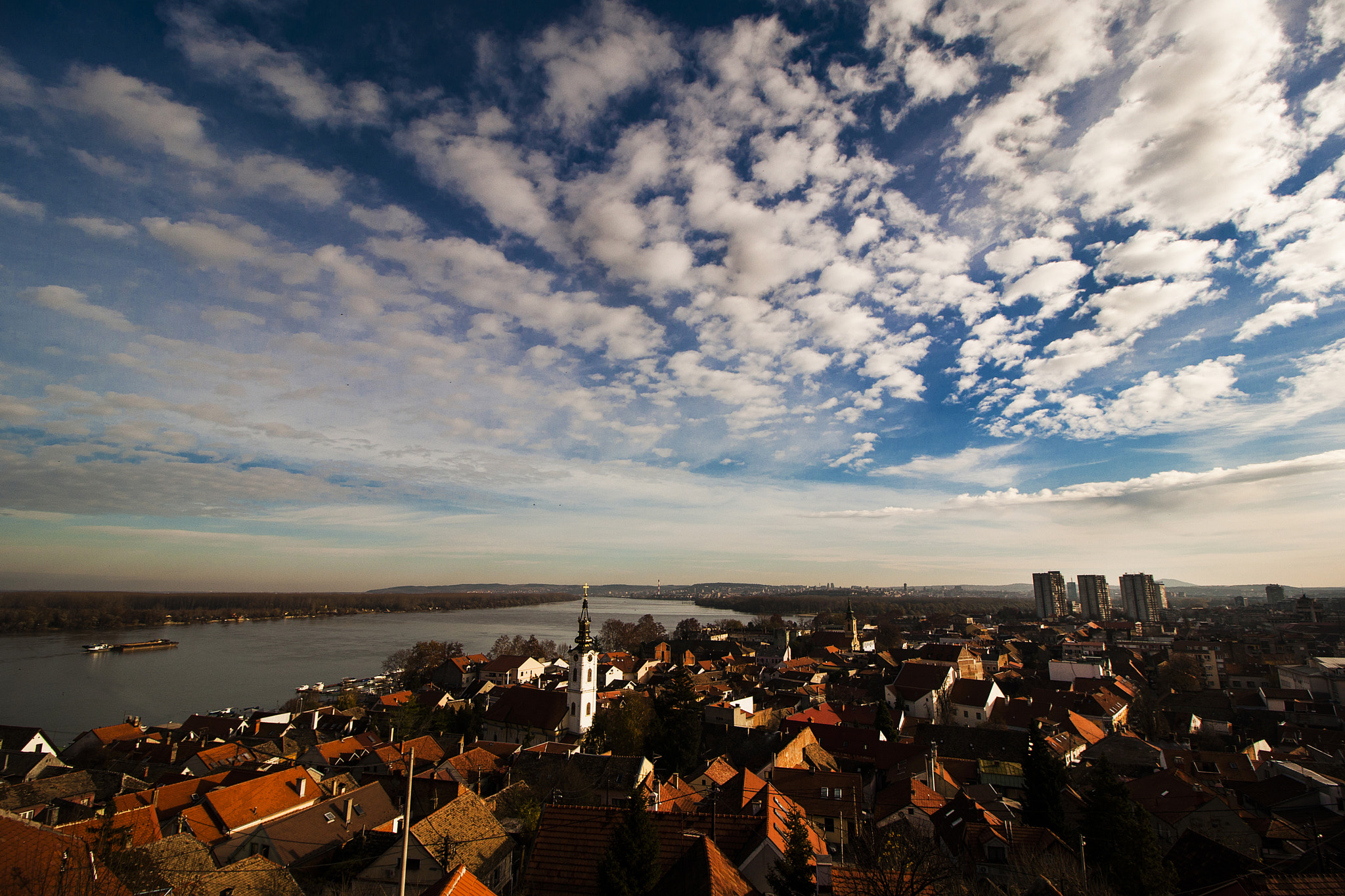 Canon EF-S 10-18mm F4.5–5.6 IS STM sample photo. Old town photography