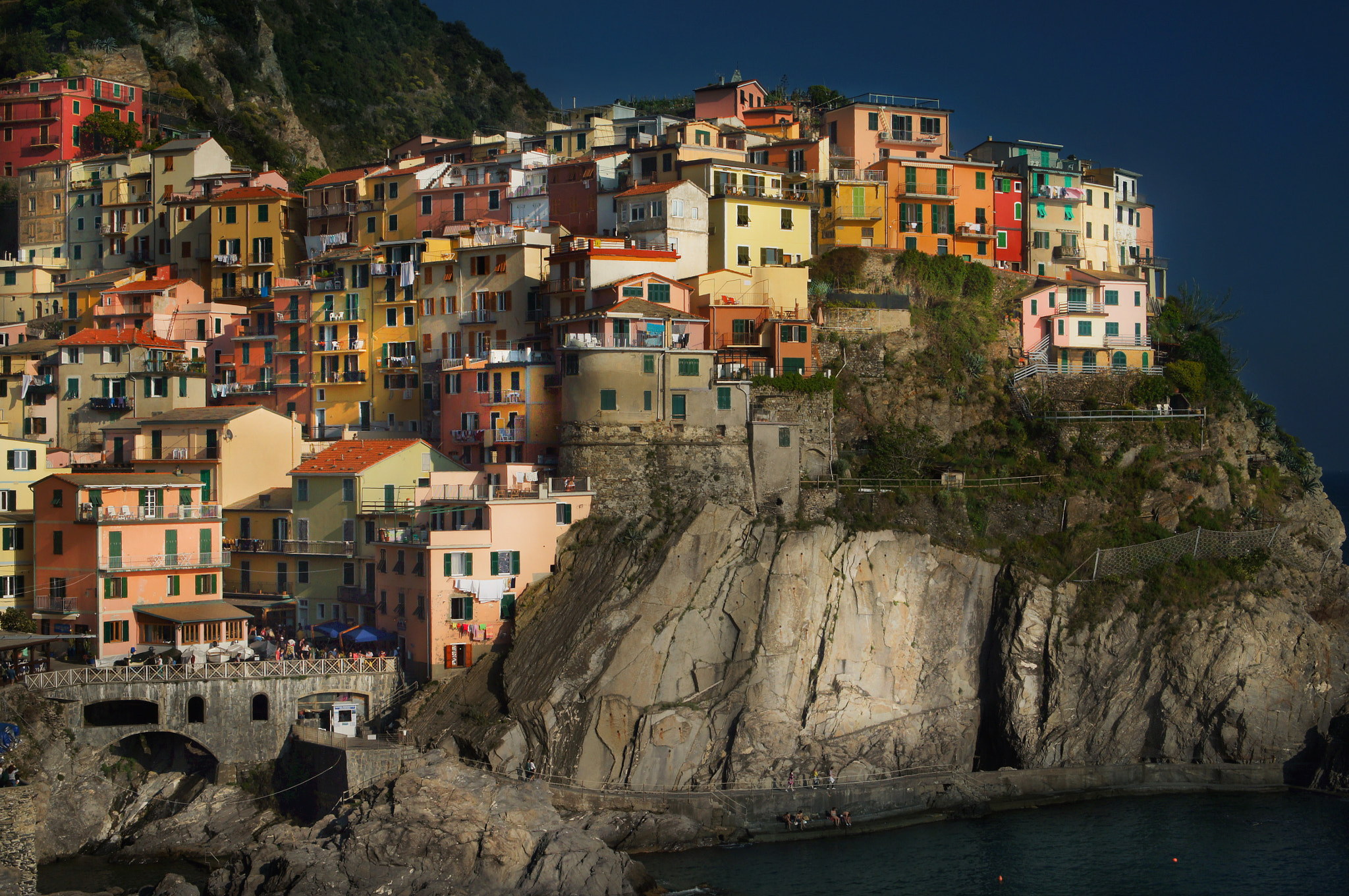 Sony Alpha NEX-C3 + Sony E 35mm F1.8 OSS sample photo. Manarola, italy photography