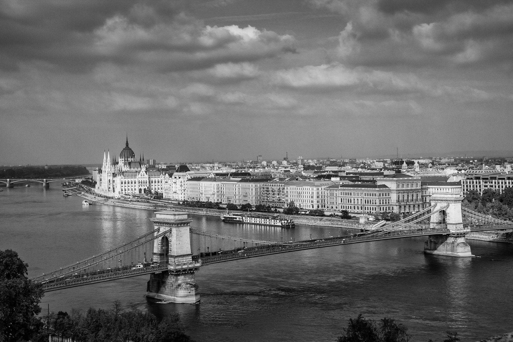 Canon EF-S 18-200mm F3.5-5.6 IS sample photo. Budapest cityscape photography
