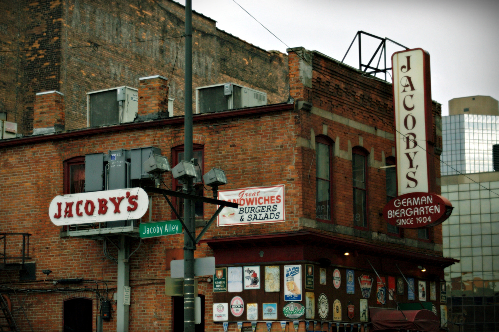 Canon EF 28-90mm f/4-5.6 sample photo. Detroit building photography