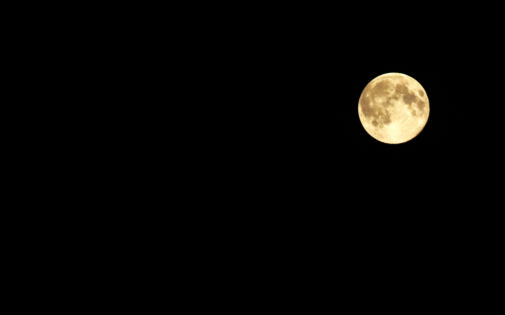 Canon EF 80-200mm f/4.5-5.6 USM sample photo. Moon photography