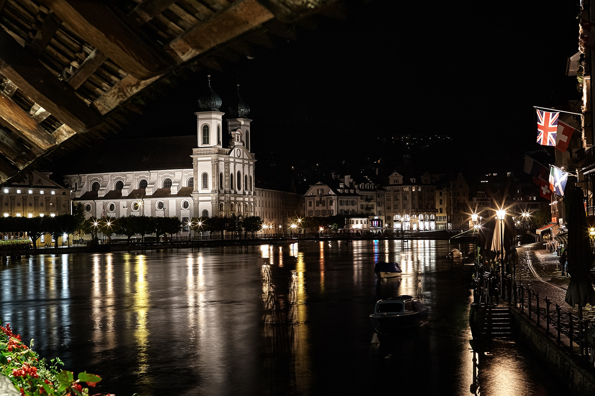 Canon EOS 40D + Canon EF 35mm F1.4L USM sample photo. Lucerne night photography