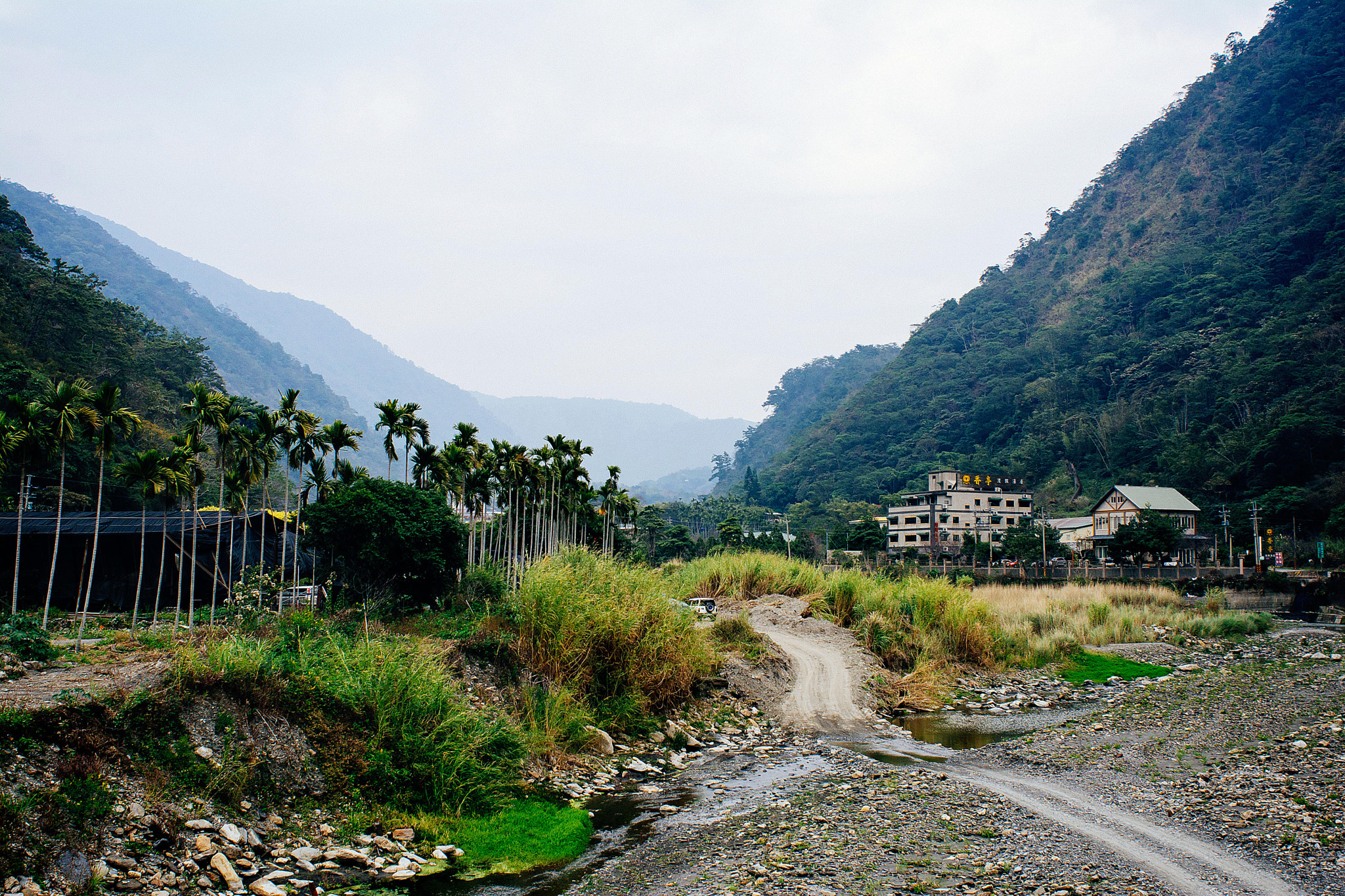 Nikon D7100 + AF Nikkor 24mm f/2.8 sample photo. Road trip. taichung. photography