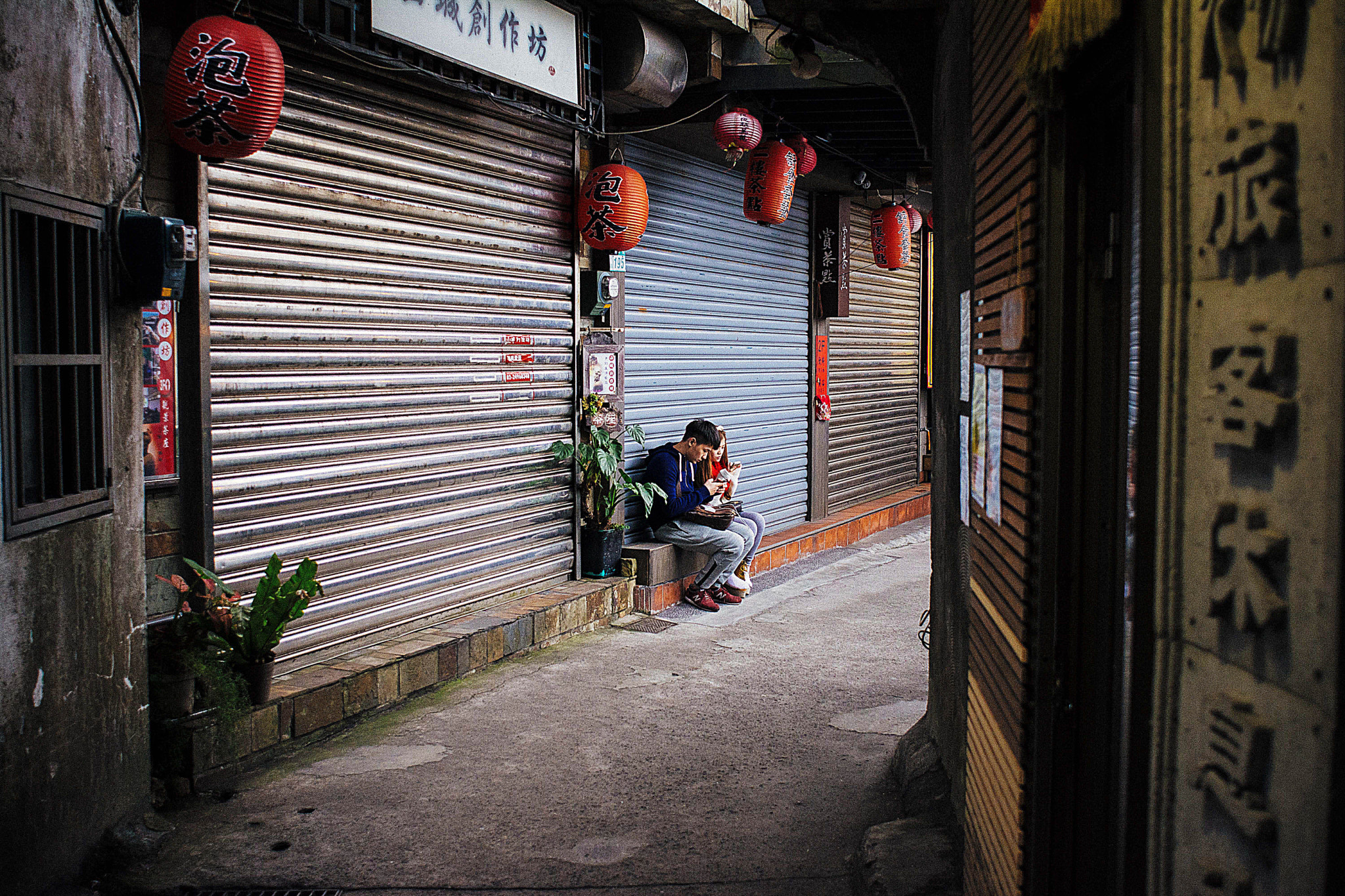 Nikon D7100 + AF Nikkor 24mm f/2.8 sample photo. Alley. jiufen, taipei. photography