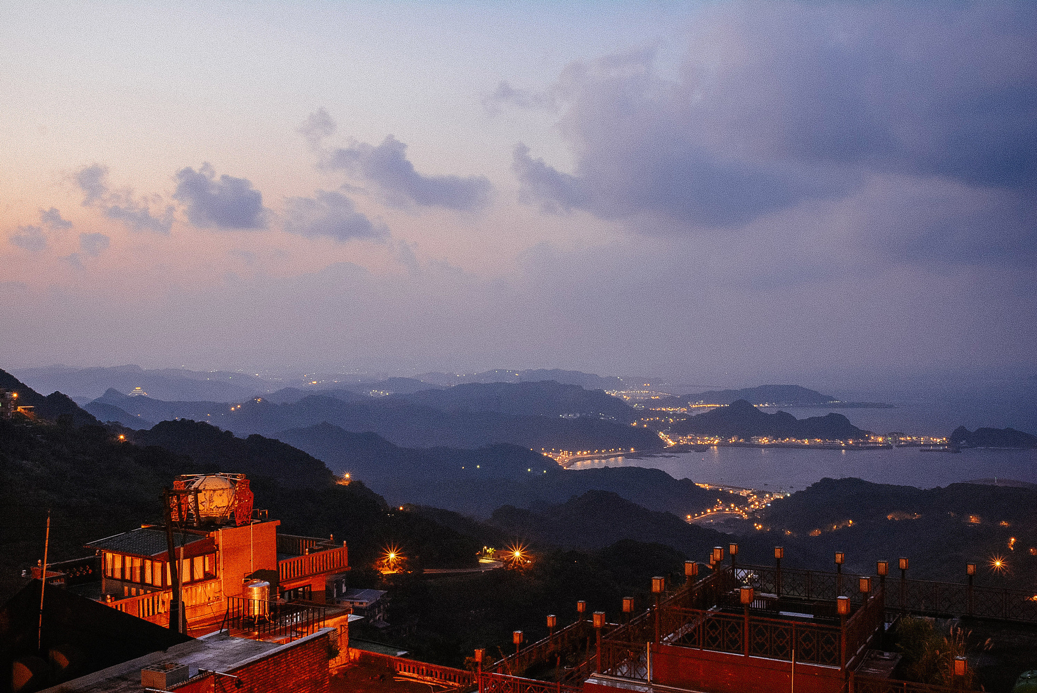 Nikon D7100 + AF Nikkor 24mm f/2.8 sample photo. Sunset. jiufen, taipei. photography