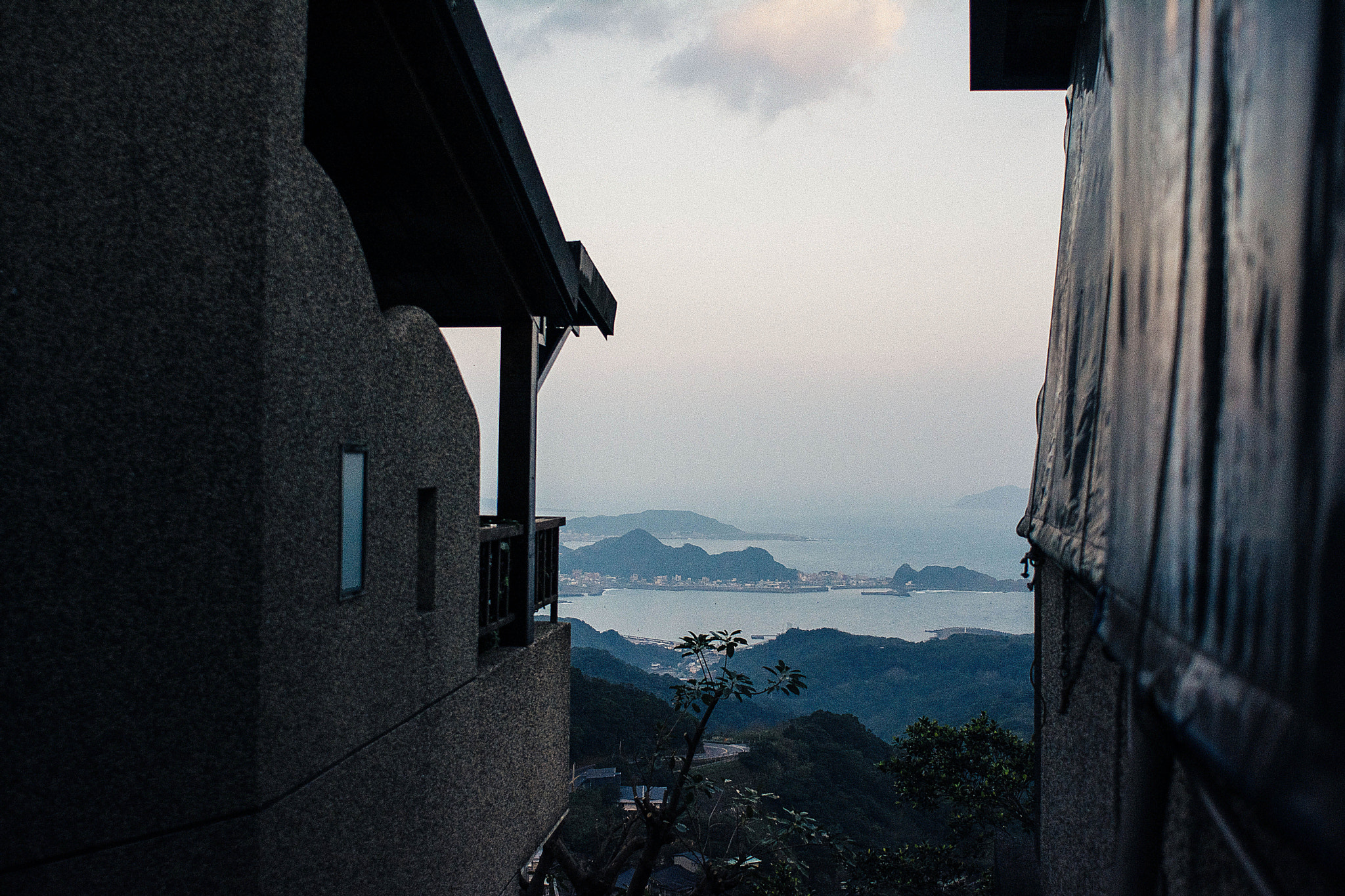 Nikon D7100 + AF Nikkor 24mm f/2.8 sample photo. Blue hills. jiufen, taipei. photography