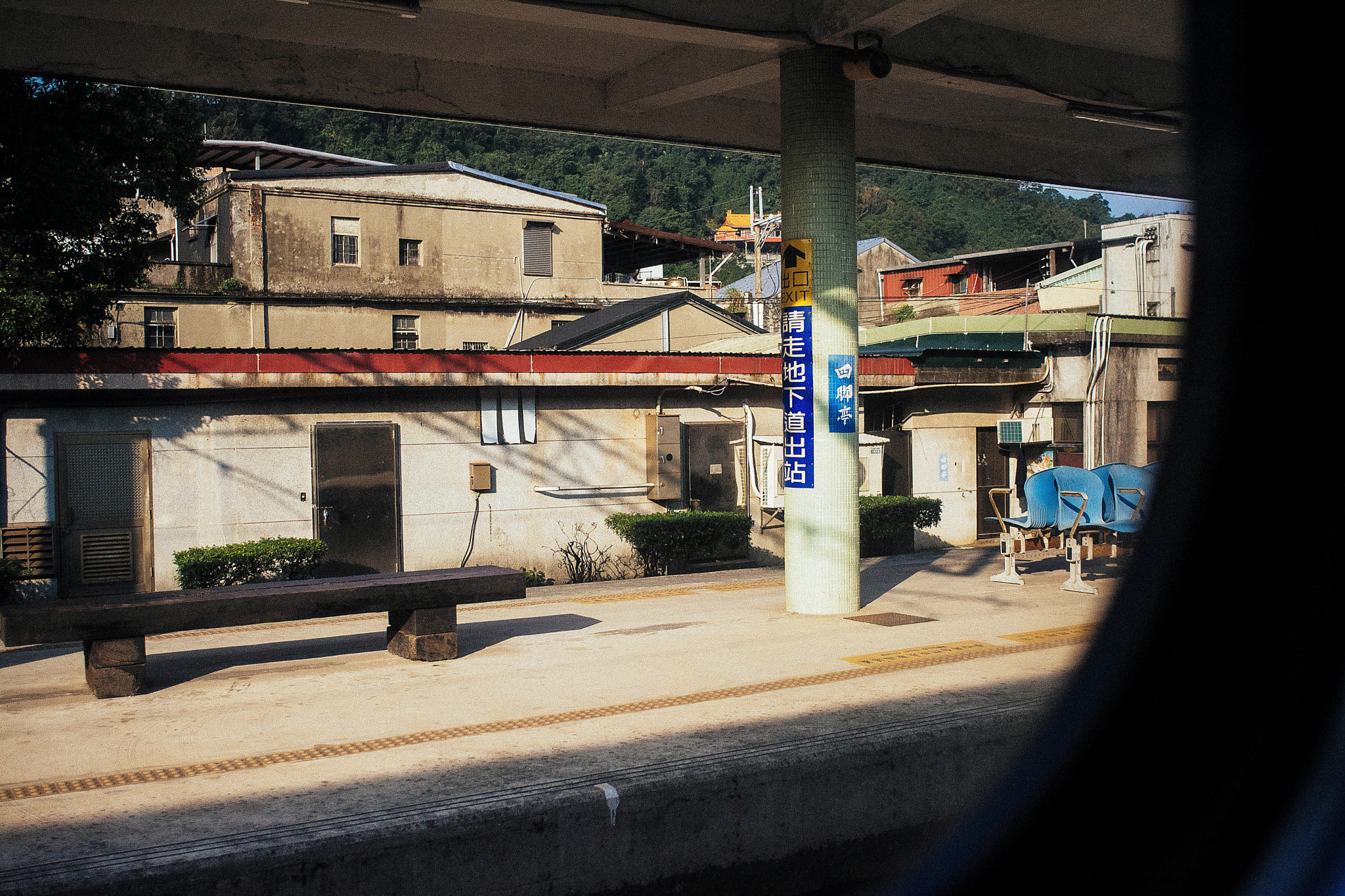 Nikon D7100 + AF Nikkor 24mm f/2.8 sample photo. Train. pingxi line, taipei. photography