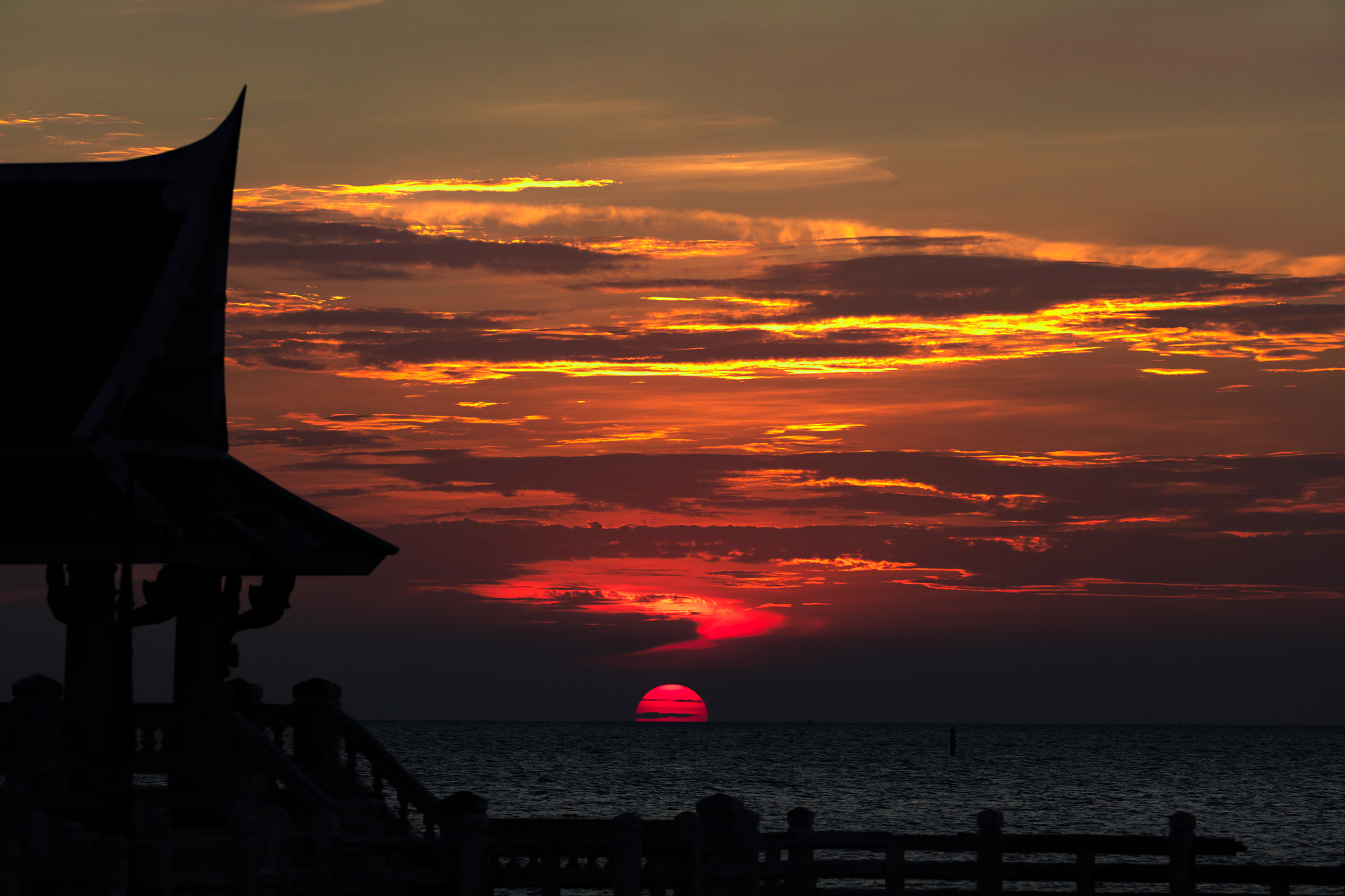 Canon EF 200-400mm F4L IS USM Extender 1.4x sample photo. Bangsaen sunset photography