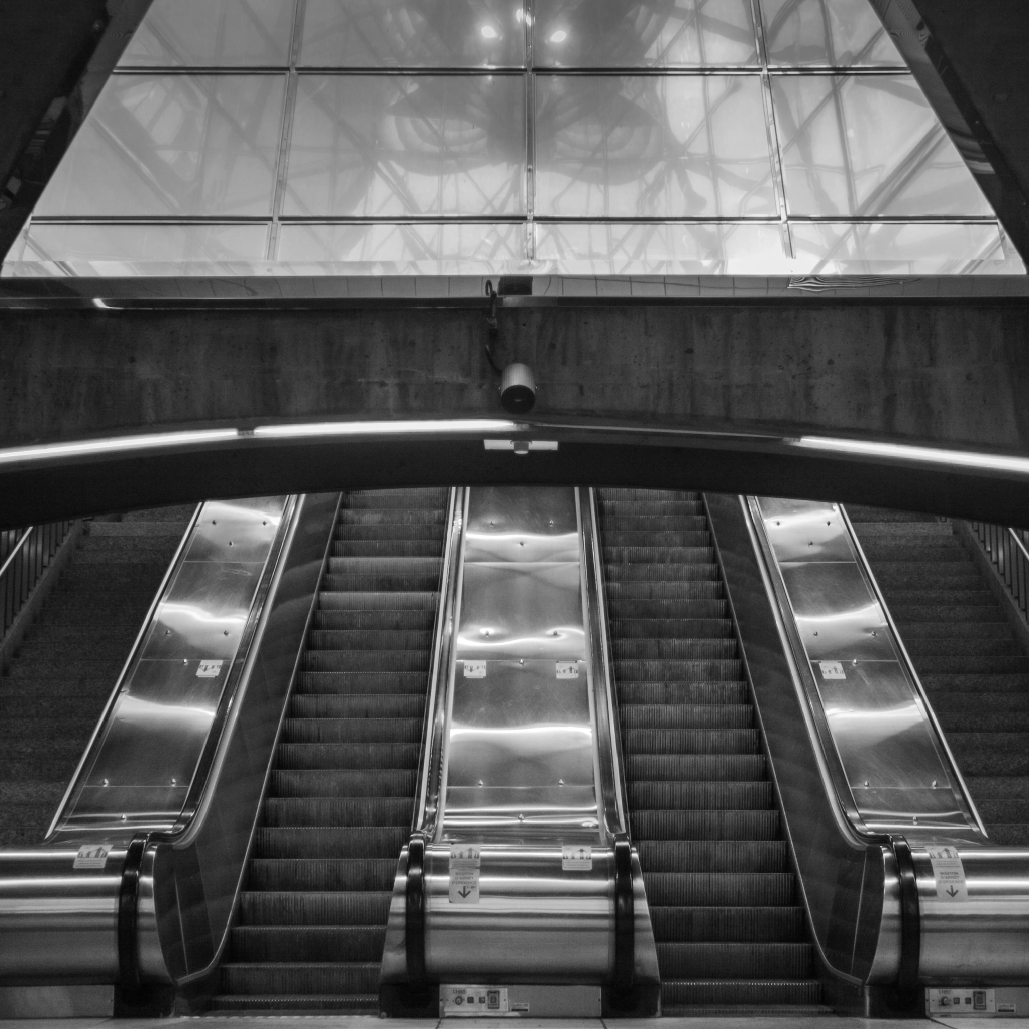 Canon EOS 50D + Canon EF 28mm F1.8 USM sample photo. Montreal subway photography
