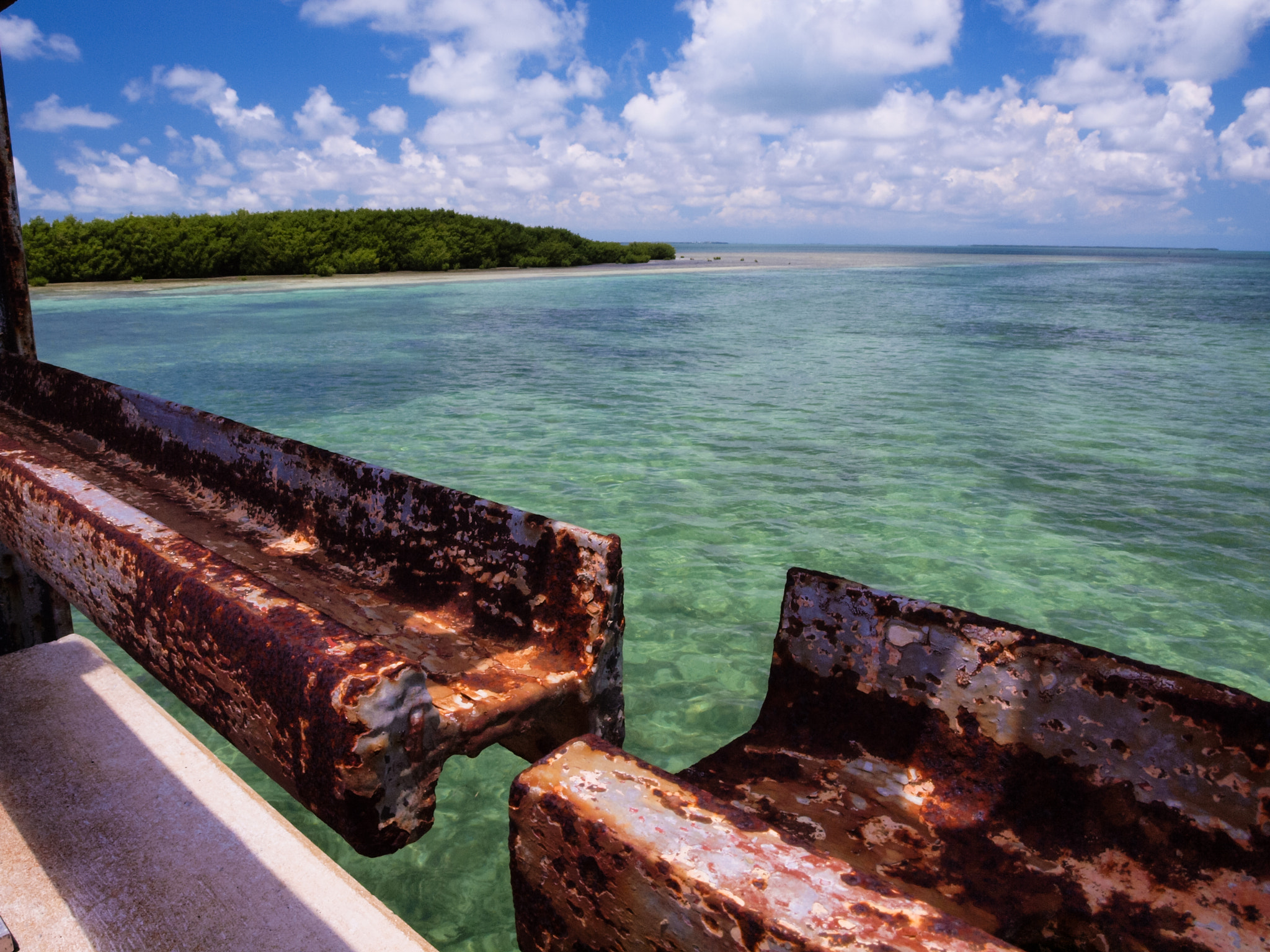 Olympus E-600 (EVOLT E-600) + OLYMPUS 14-42mm Lens sample photo. Rusty rails on the overseas highway photography