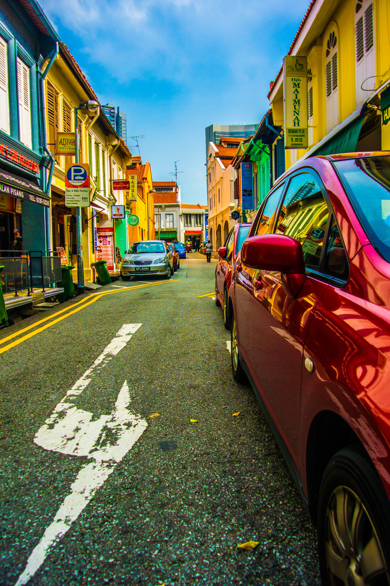 Nikon 1 V2 sample photo. Colorfull street photography