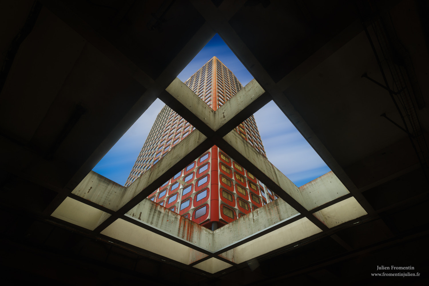 16-35mm F4 G SSM OSS sample photo. Hotel novotel, beaugrenelle, paris photography