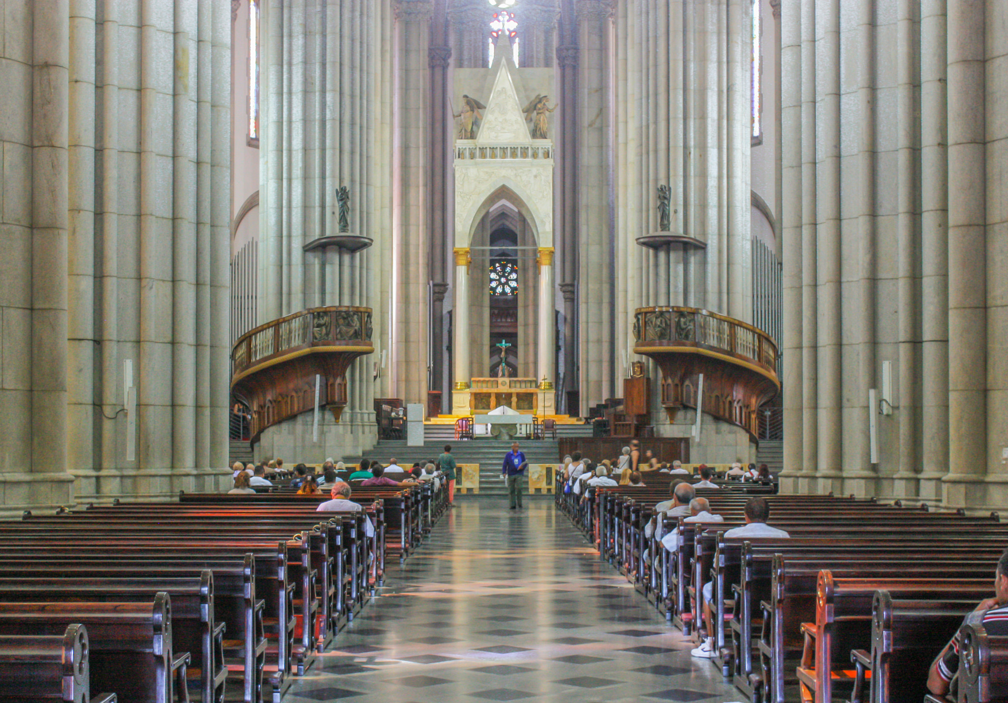 Canon EOS 450D (EOS Rebel XSi / EOS Kiss X2) sample photo. Inside igreja de sé photography