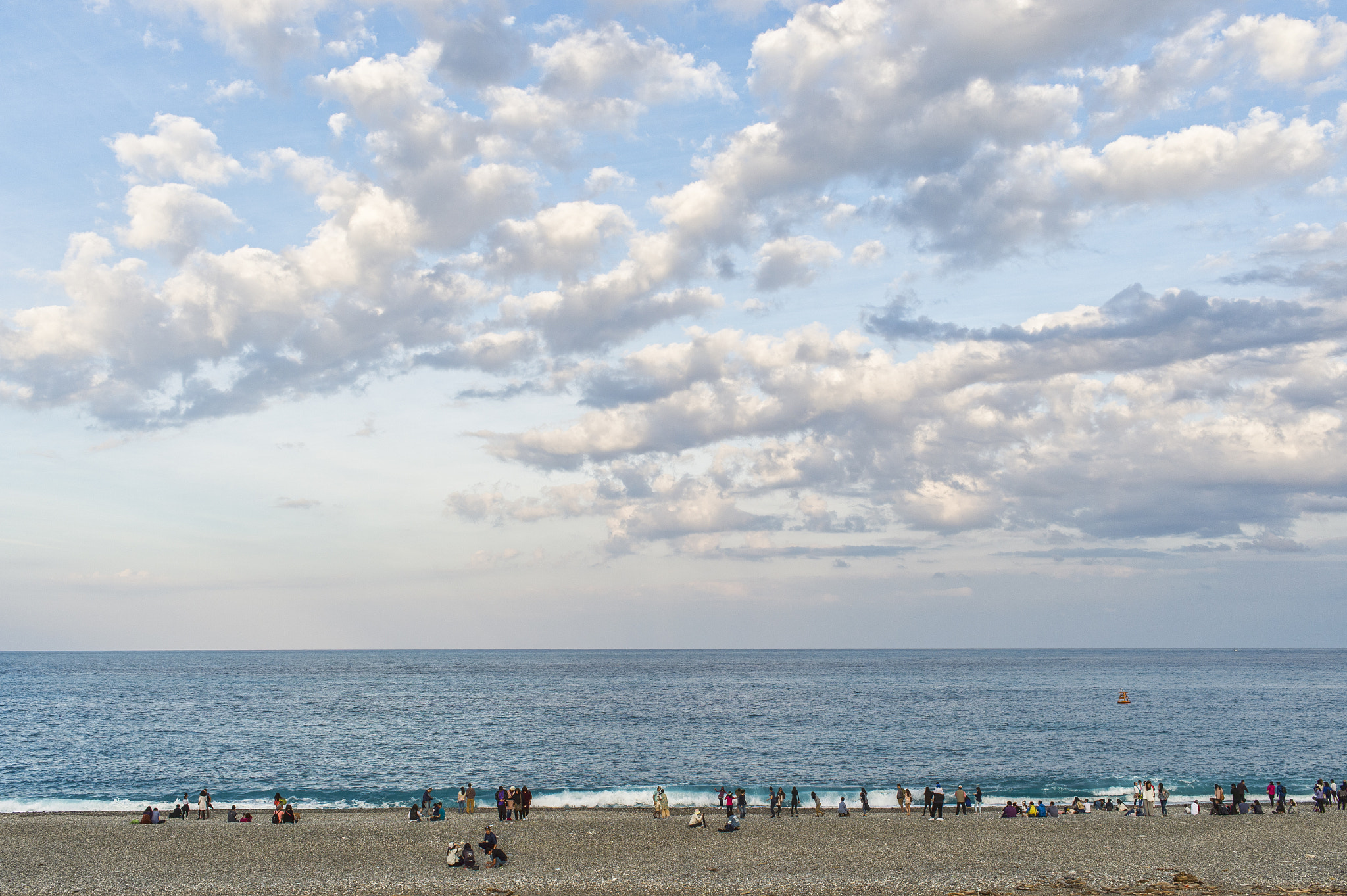 Nikon D4 + AF-S Nikkor 35mm f/1.8G sample photo. Chishingtan beach photography