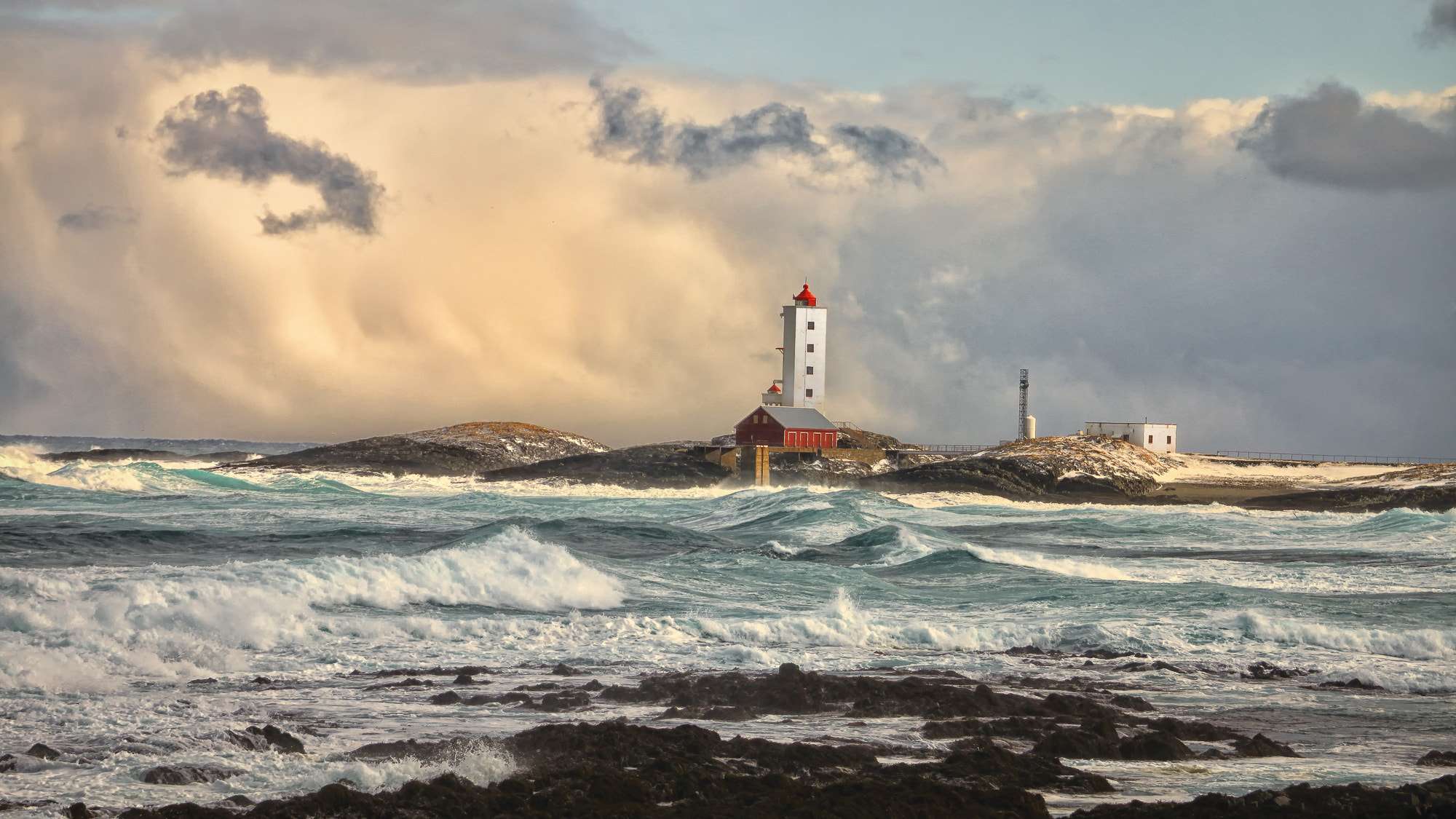 Canon EF 55-200mm F4.5-5.6 II USM sample photo. Arctic lighthouse photography