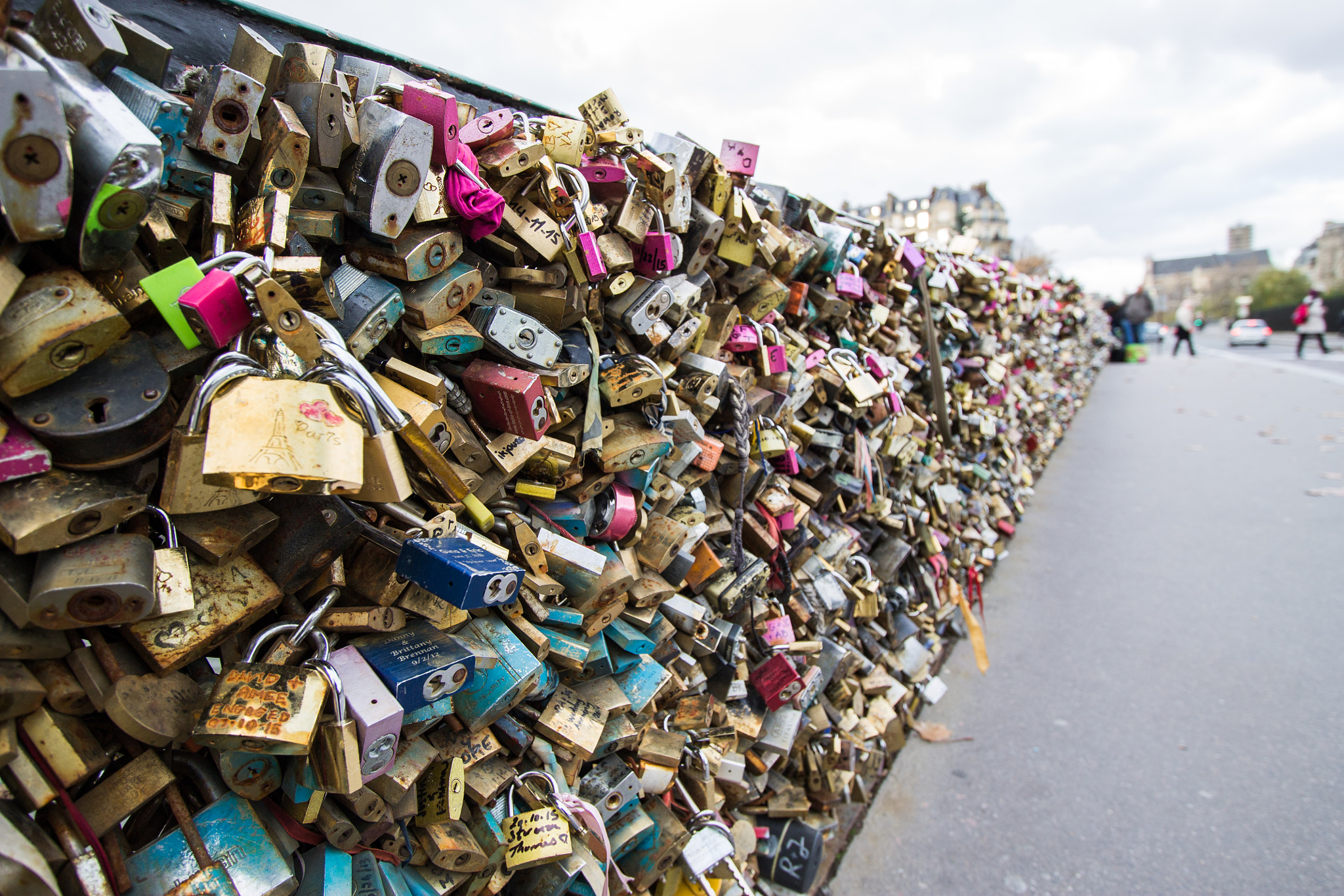 Canon EF-S 10-22mm F3.5-4.5 USM sample photo. Love locks in paris photography