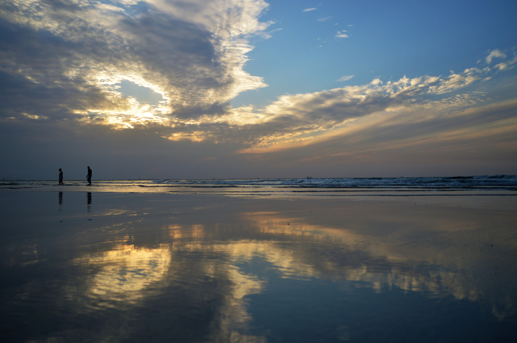 Sigma 17-70mm F2.8-4 DC Macro OS HSM sample photo. Sea and sky photography