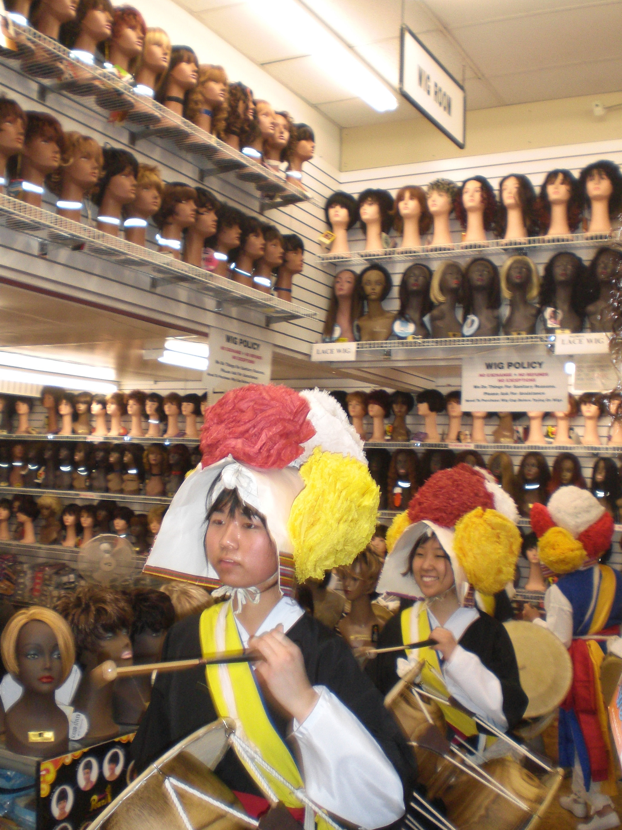 CASIO EX-Z77 sample photo. Headdress photography