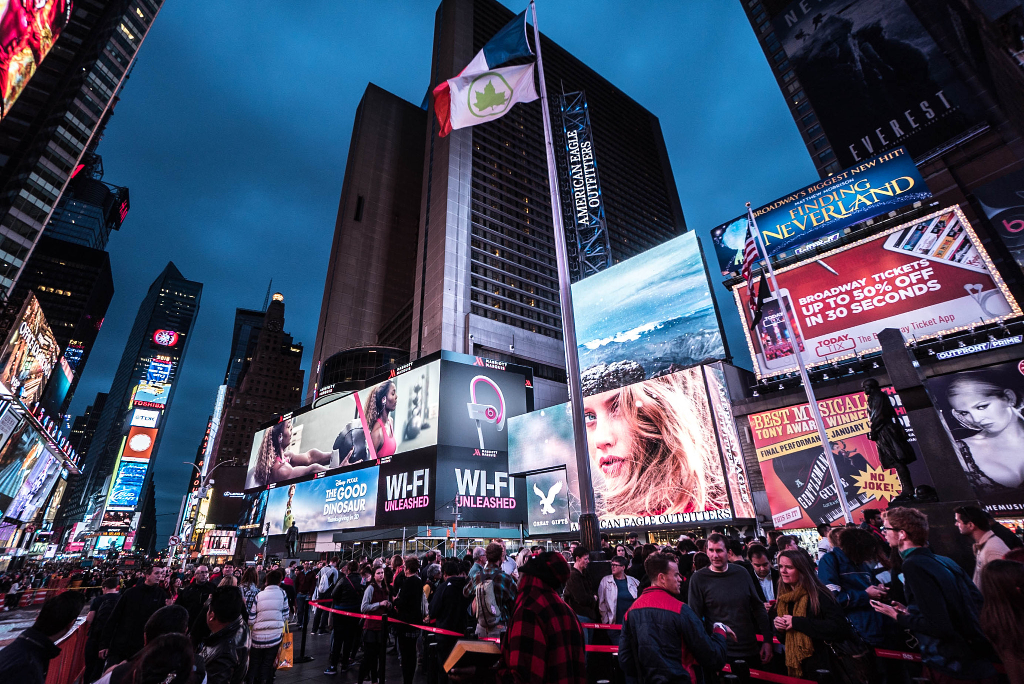 Sony a7S + Sony E 10-18mm F4 OSS sample photo. Times square photography