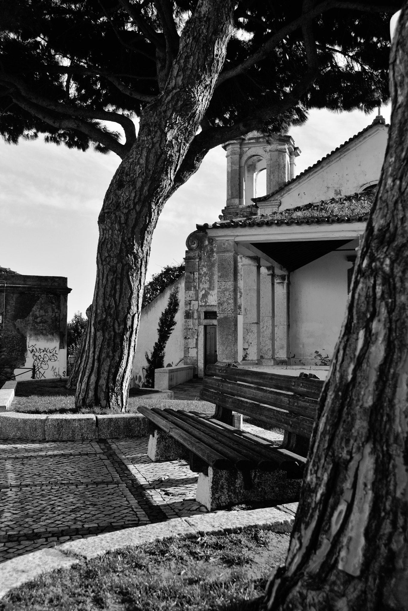 AF Zoom-Nikkor 28-100mm f/3.5-5.6G sample photo. Lisbon churchb&w feb photography