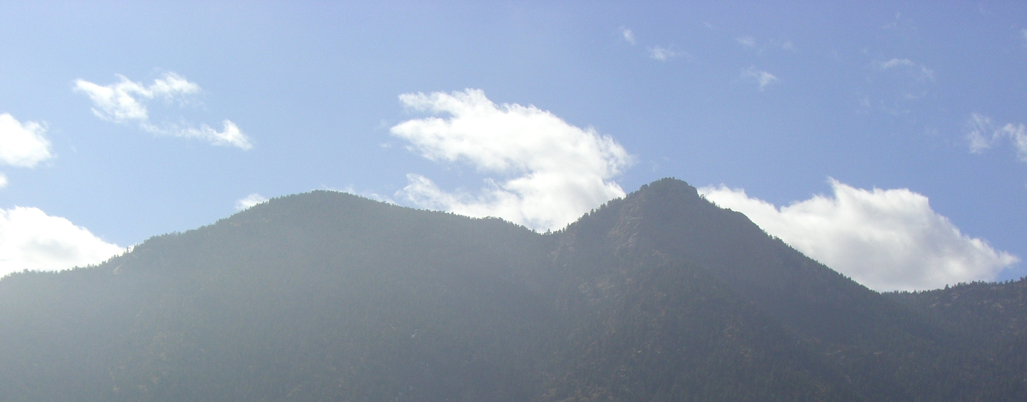 CASIO EX-Z700 sample photo. The peak photography