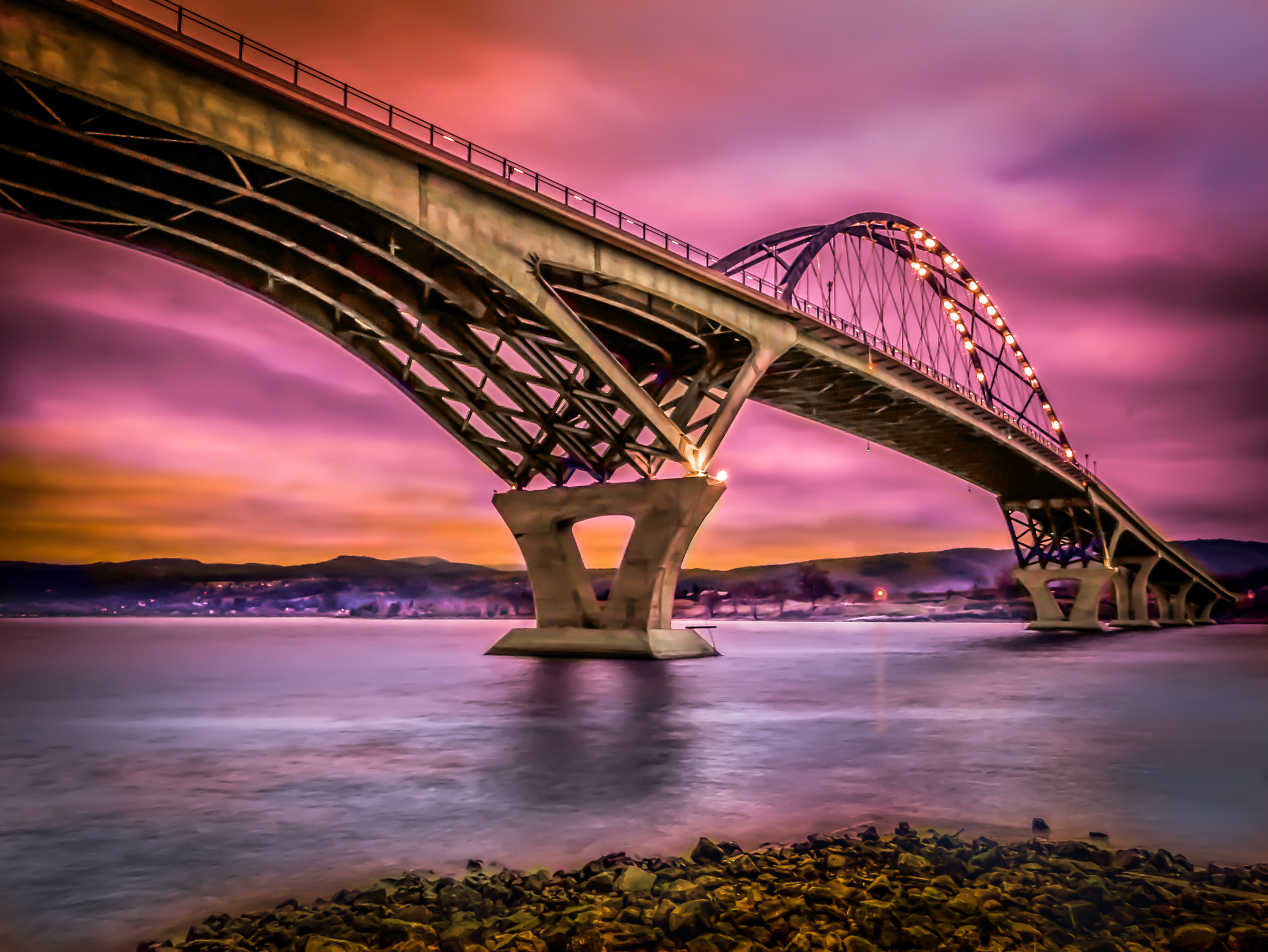 Panasonic Lumix DMC-GX7 + Panasonic Lumix G Vario 7-14mm F4 ASPH sample photo. Crown point bridge photography