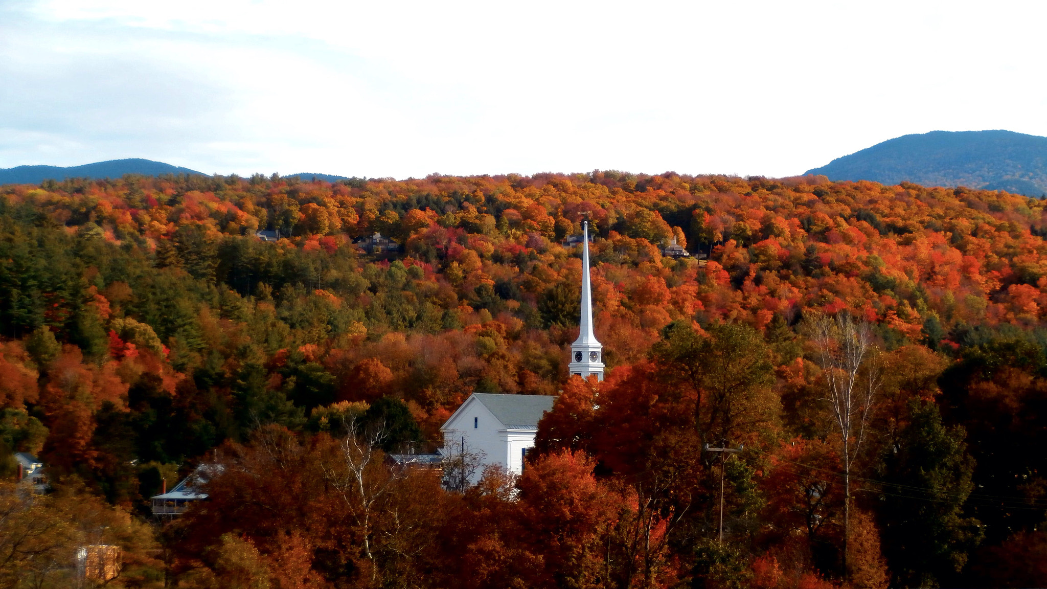 Olympus VR350,D755 sample photo. Autumn church photography