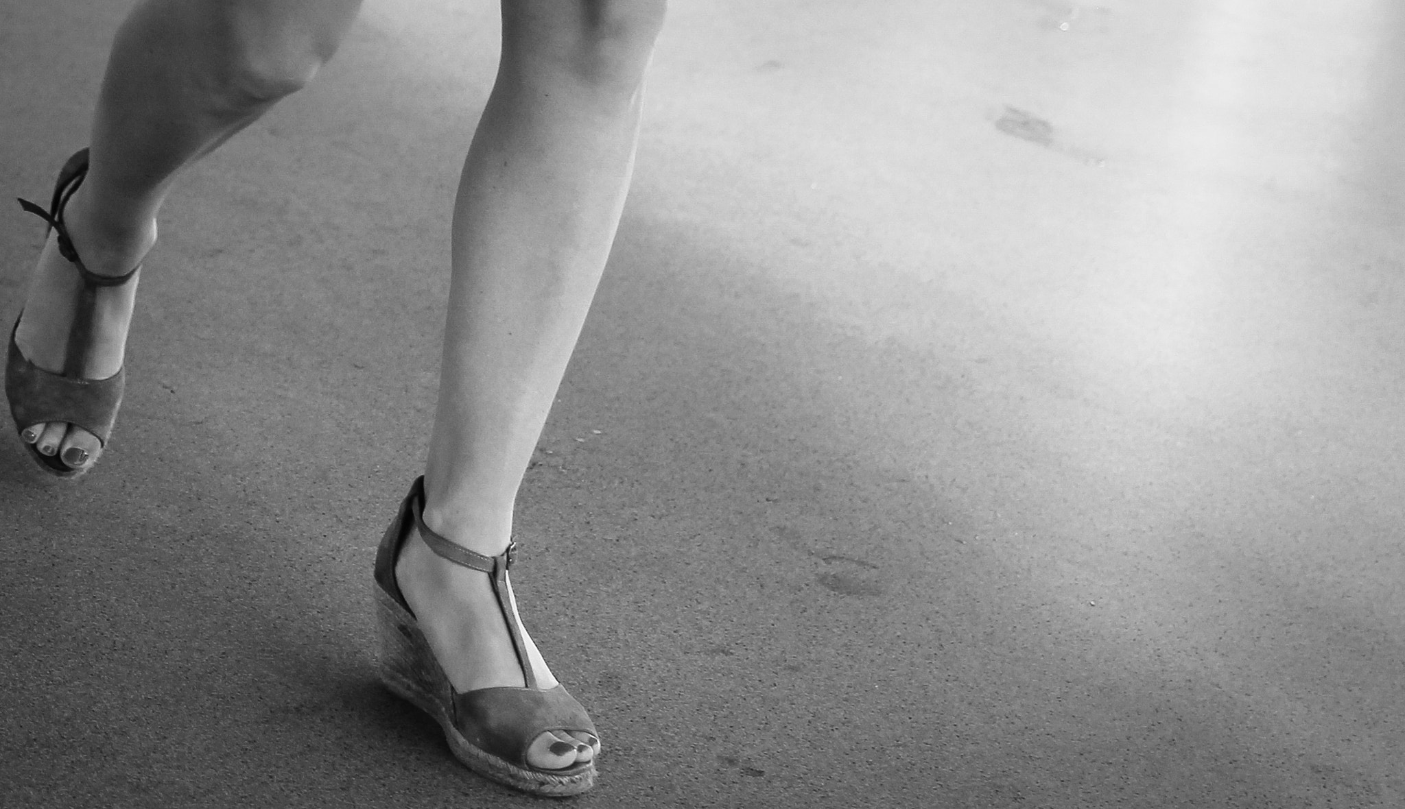 Canon EF 40mm F2.8 STM sample photo. Legs on deck photography