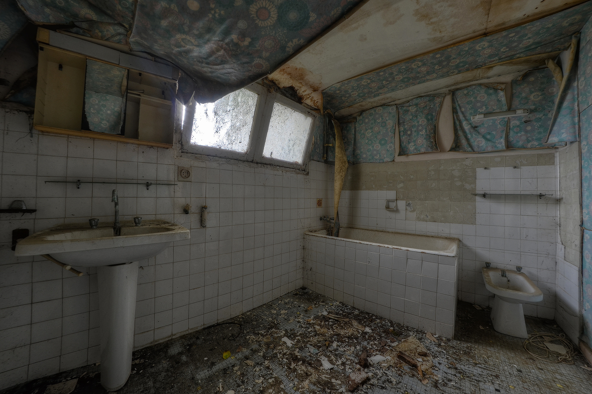 Nikon D3100 + Samyang 8mm F3.5 Aspherical IF MC Fisheye sample photo. Bathroom photography