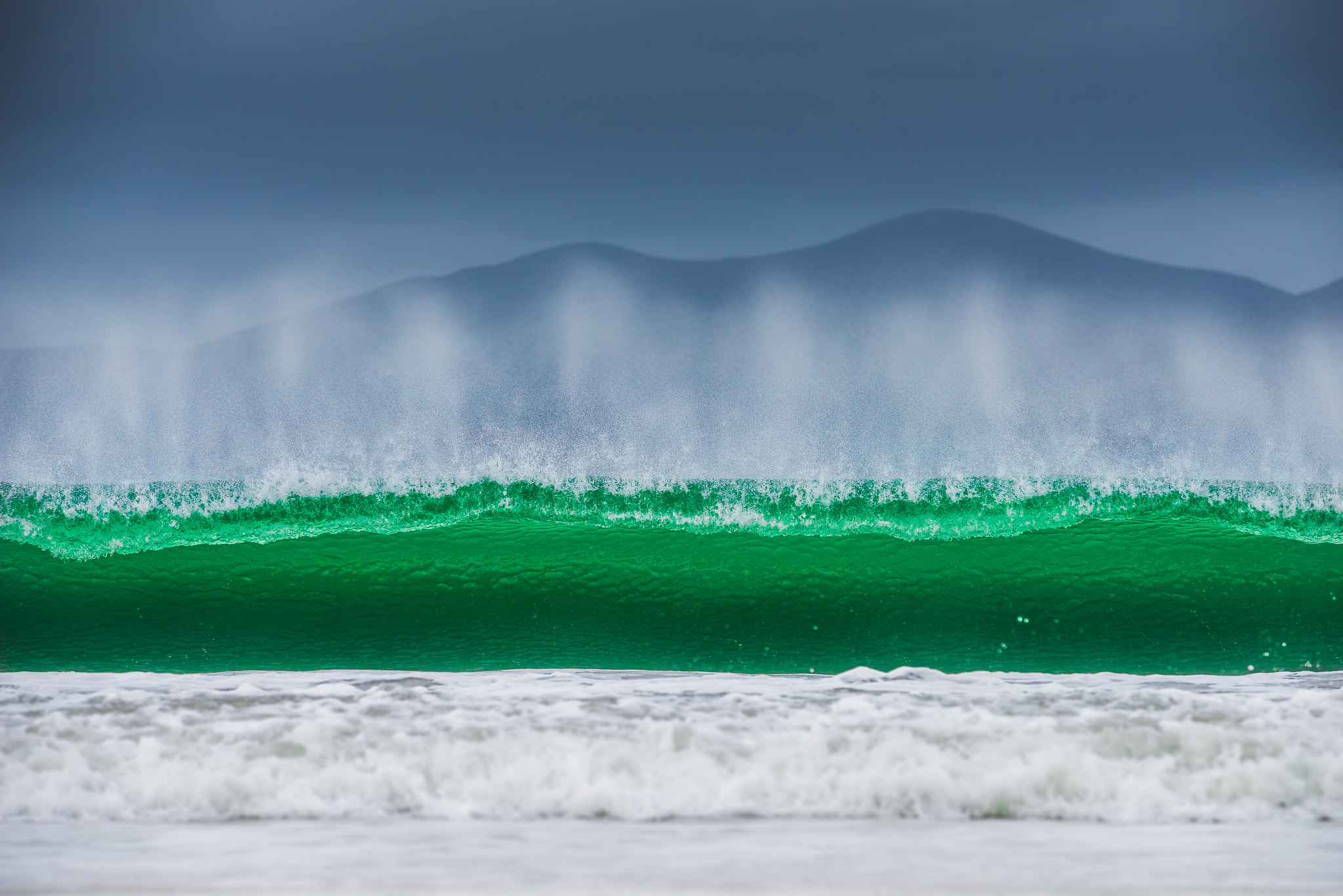 AF-S Zoom-Nikkor 80-200mm f/2.8D IF-ED sample photo. Luskentyre wave photography