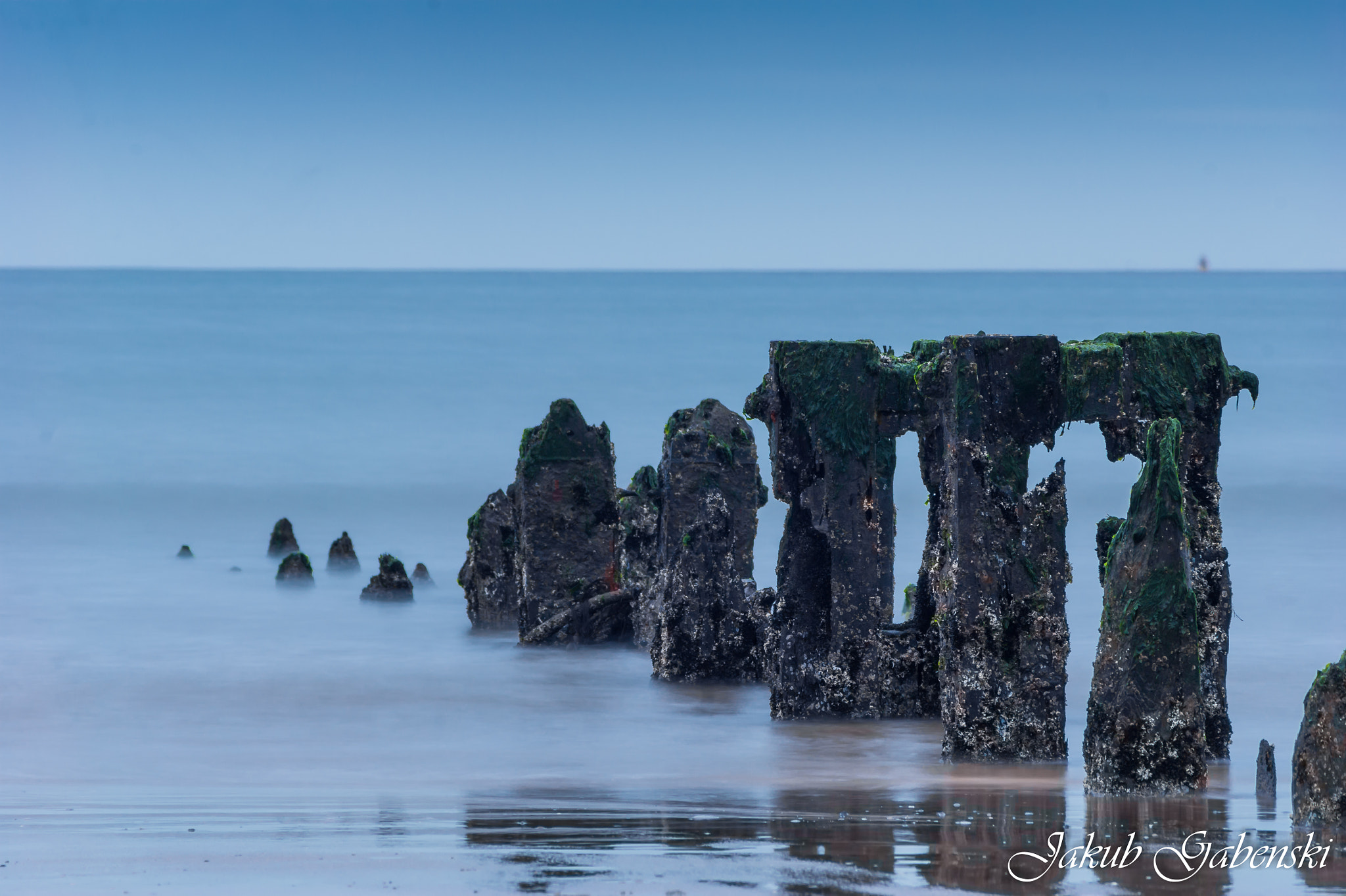 Sony Alpha DSLR-A390 + Minolta AF 70-210mm F4 Macro sample photo. Beach photography