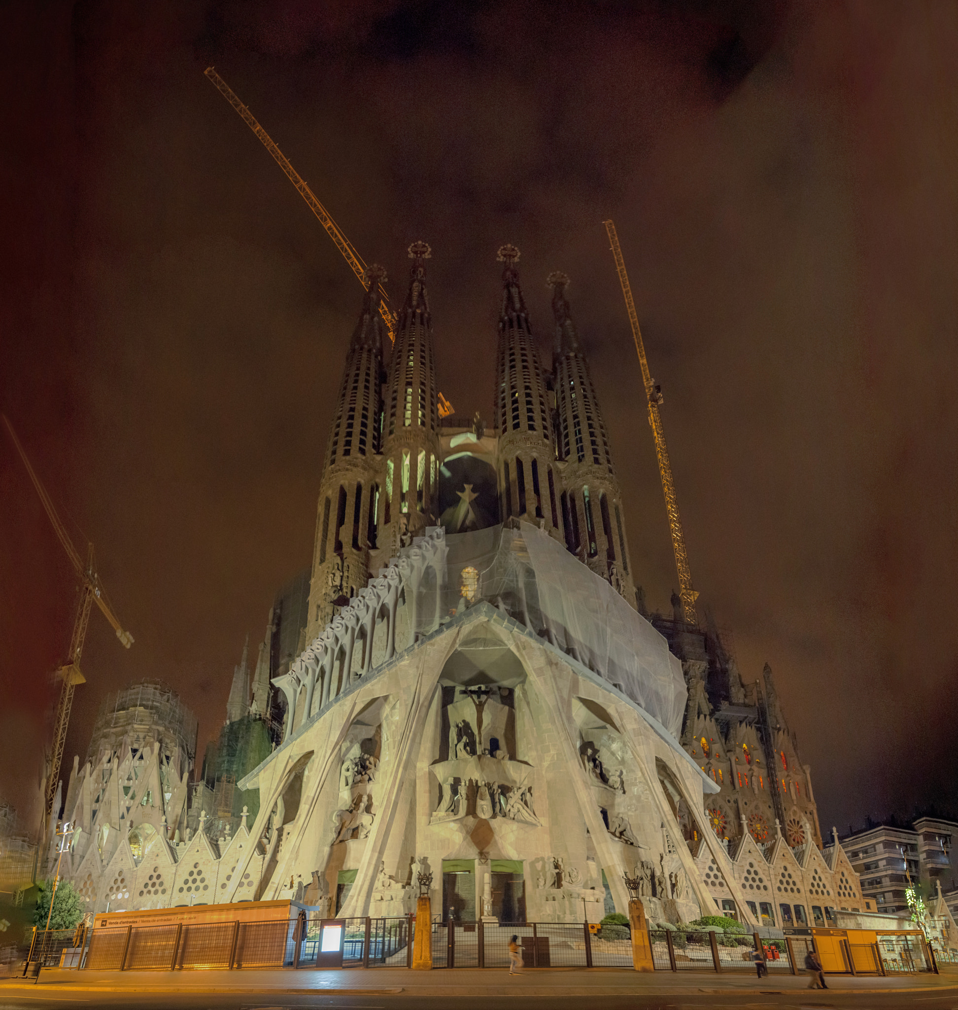 AF Zoom-Nikkor 35-80mm f/4-5.6D N sample photo. Barcelona photography