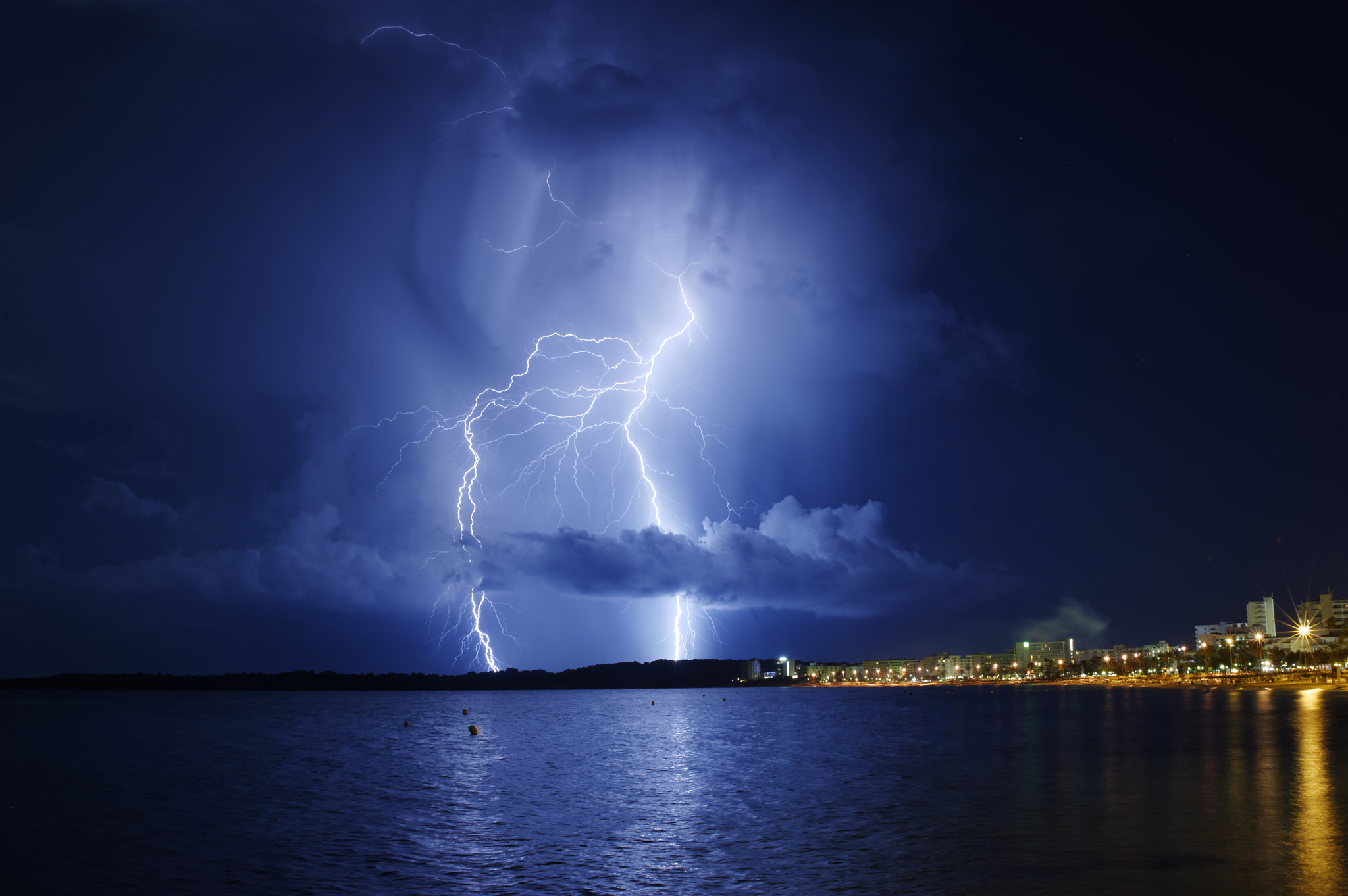 Nikon D700 + AF Zoom-Nikkor 35-80mm f/4-5.6D N sample photo. Lightening over majorca photography