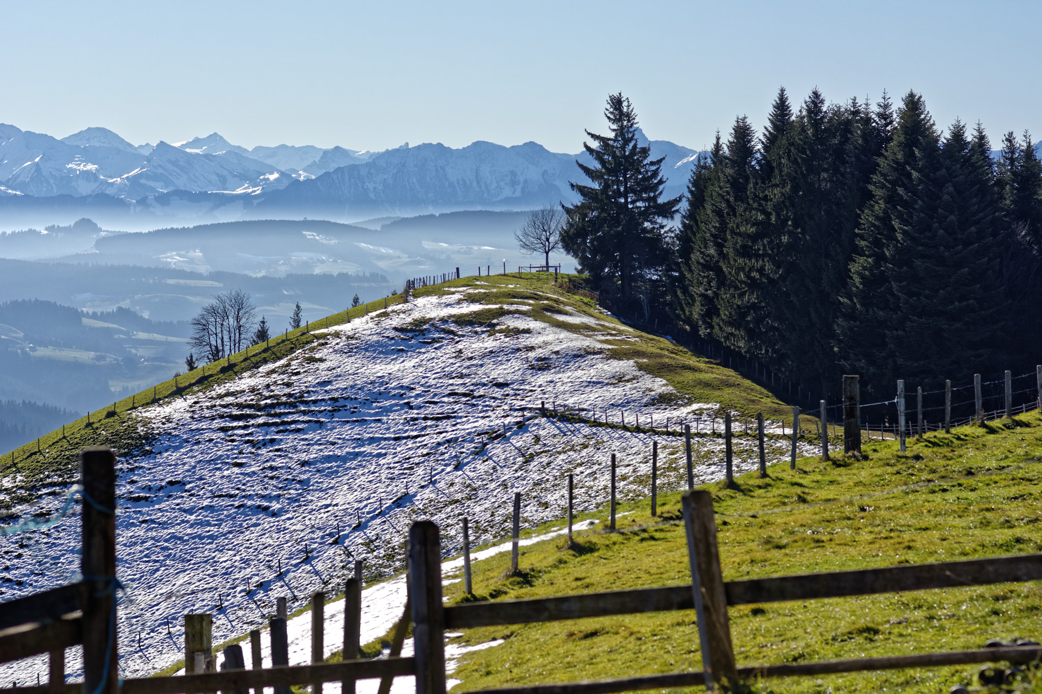 Nikon D5200 + Nikon AF Nikkor 85mm F1.8D sample photo. Hills above fog photography