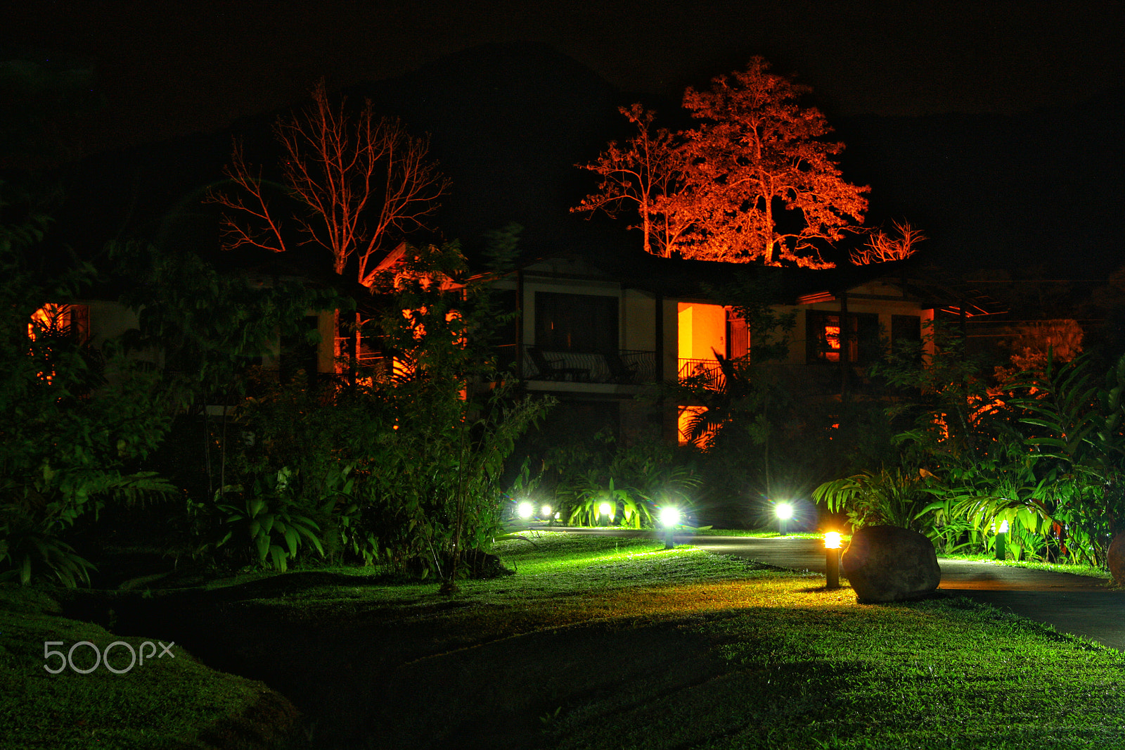 Canon EOS 450D (EOS Rebel XSi / EOS Kiss X2) sample photo. Hotel at night photography