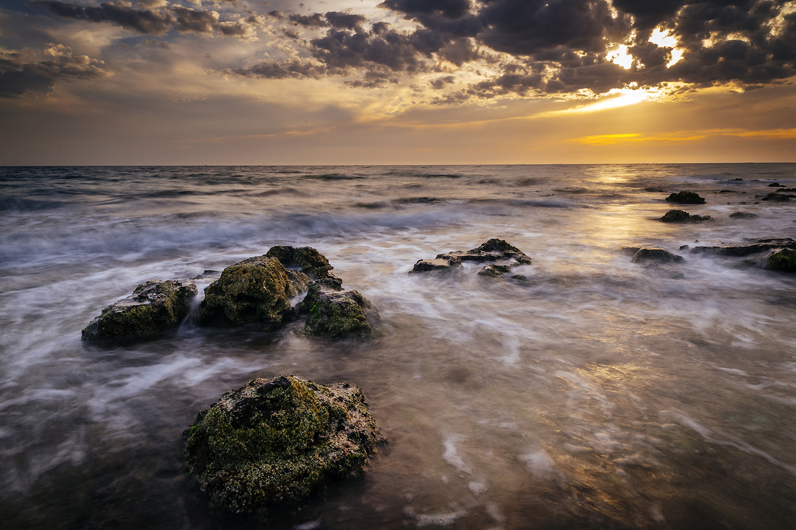 Nikon D4 + Nikon AF Nikkor 24mm F2.8D sample photo. Coast in sunset photography