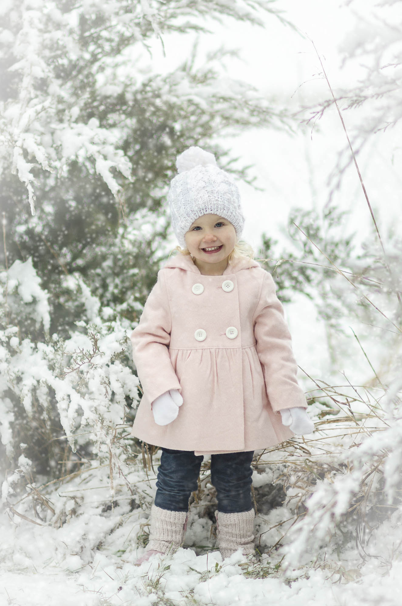 Nikon D7000 + Nikon AF-S Nikkor 85mm F1.4G sample photo. Snow baby photography