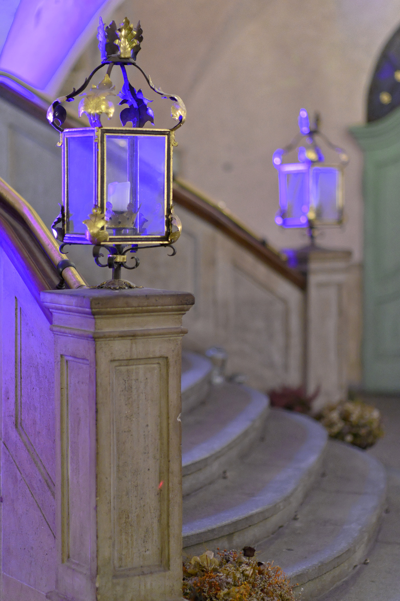 Nikon D800 + Nikon AF Nikkor 85mm F1.4D sample photo. Staircase gaslights photography