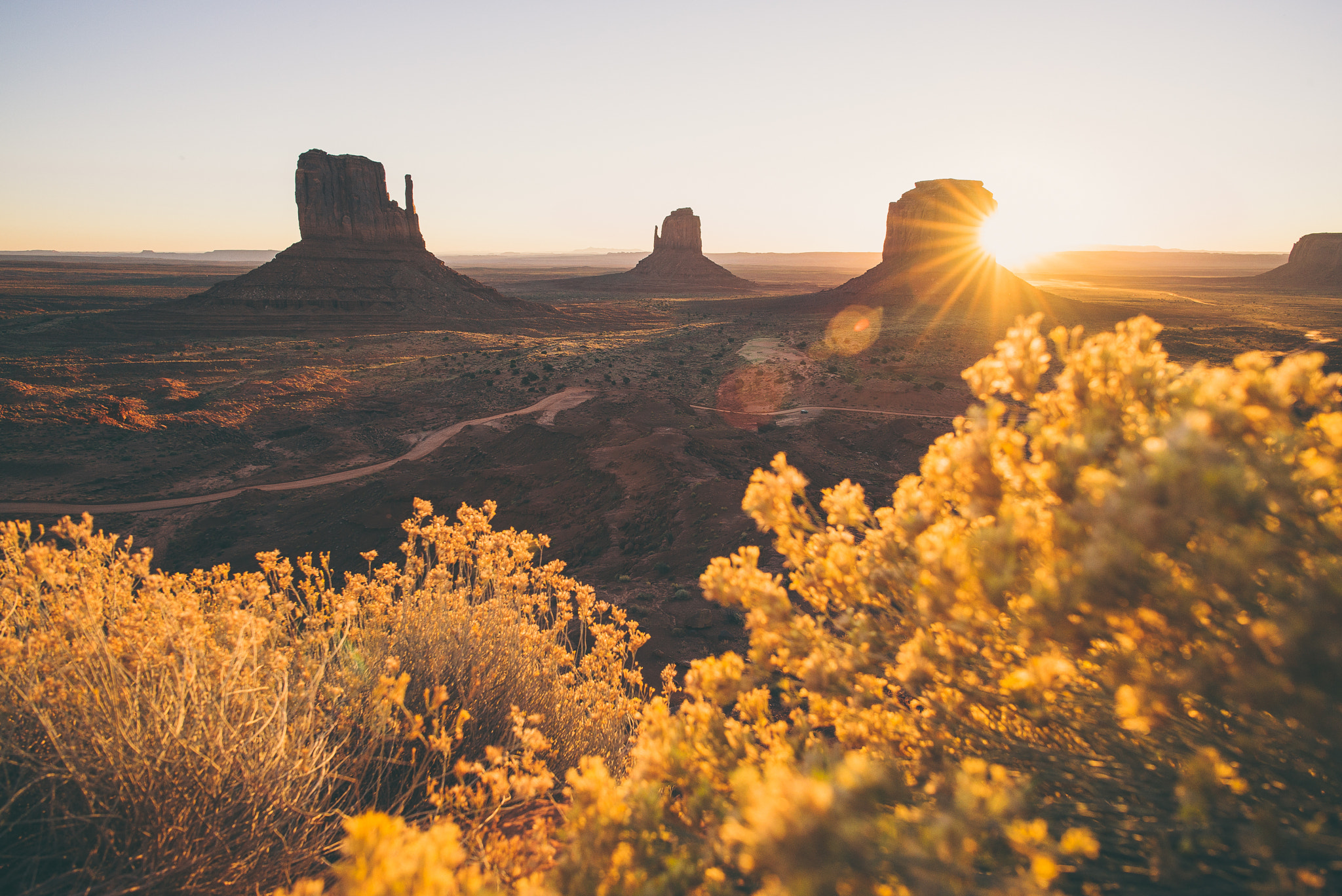 Leica Summilux-M 21mm F1.4 Asph sample photo. Sunrise over monument valley photography