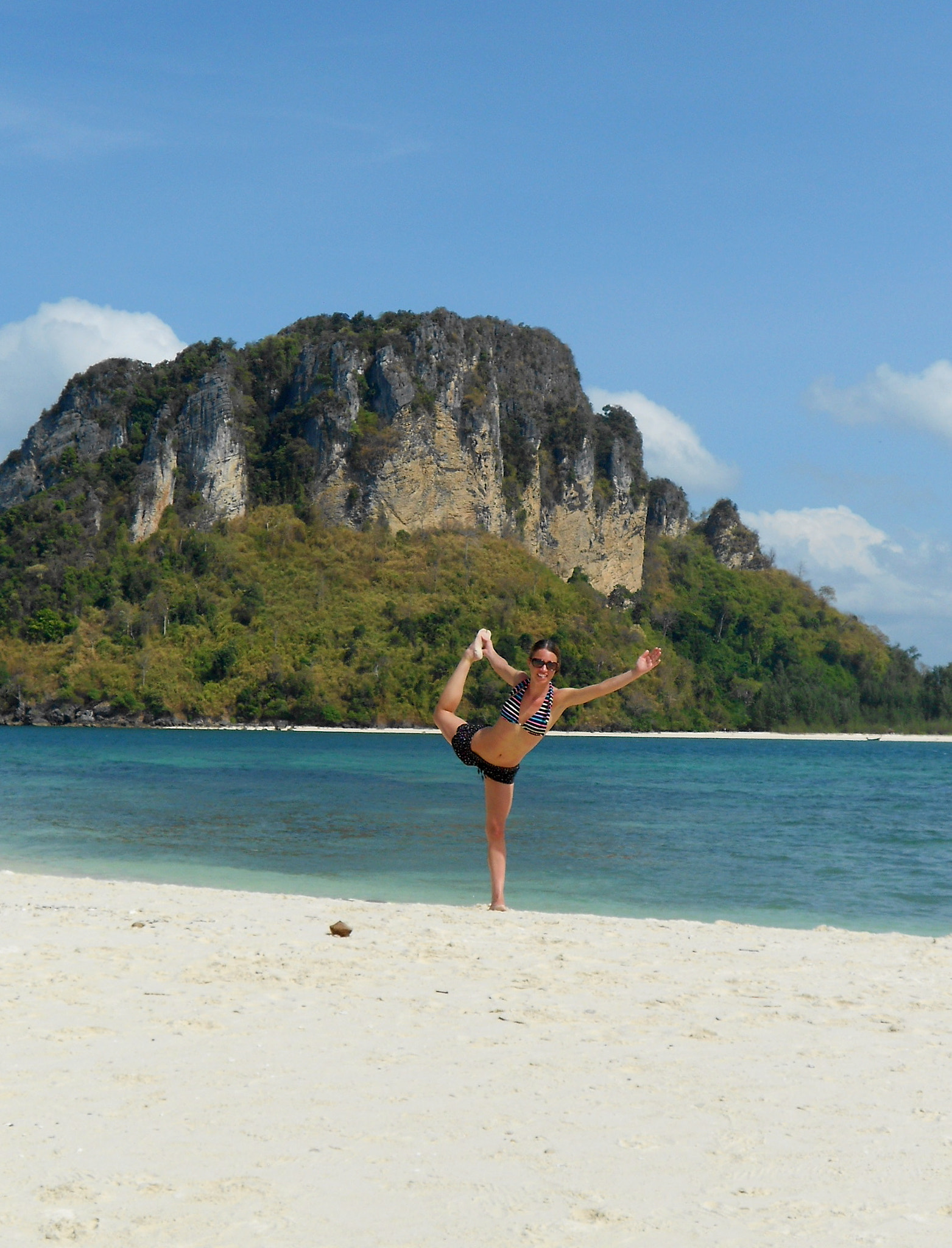 Nikon COOLPIX S4150 sample photo. Yoga on the beach photography