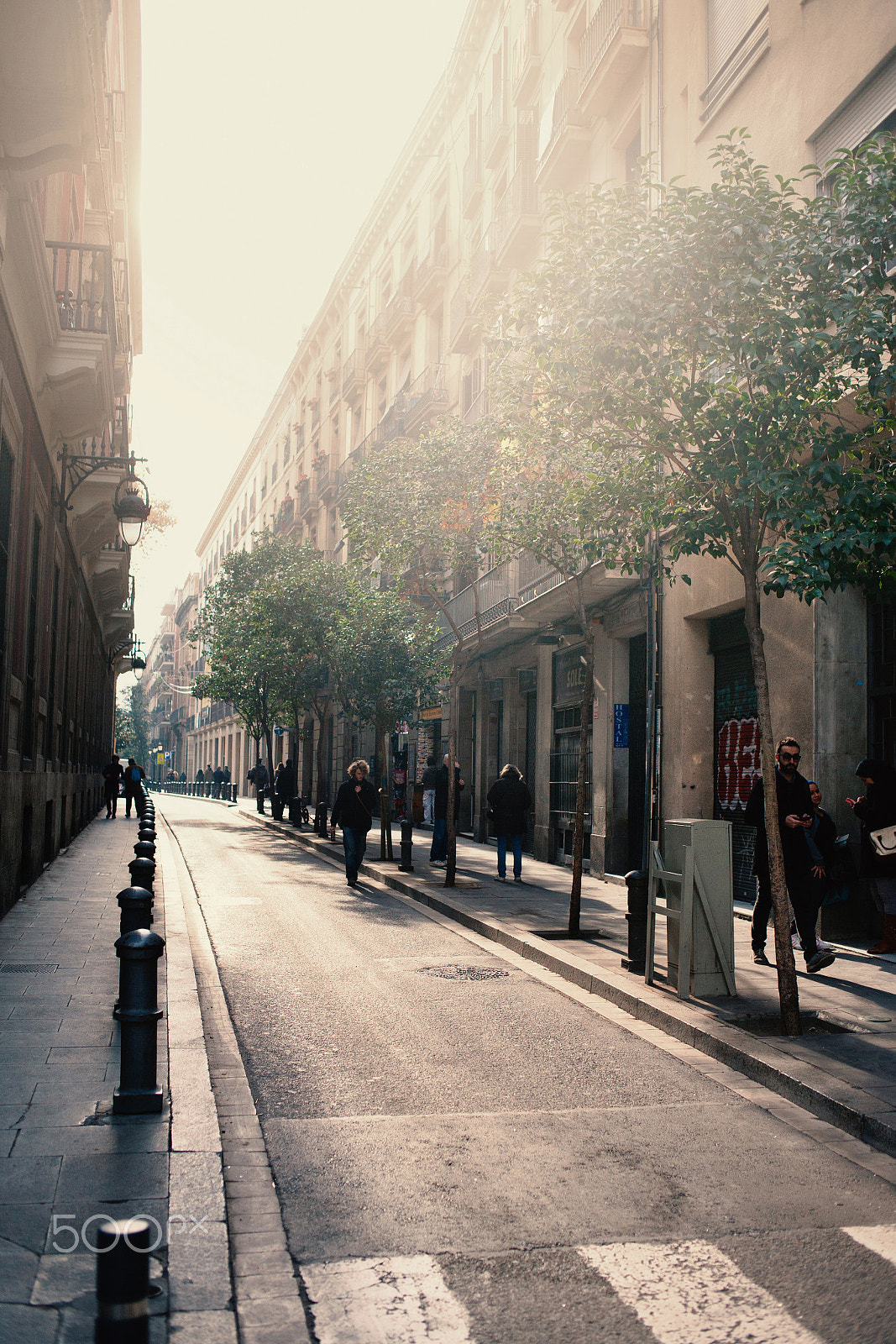 Canon EOS-1Ds Mark II + Canon EF 35mm F2 sample photo. Barcelona street photography