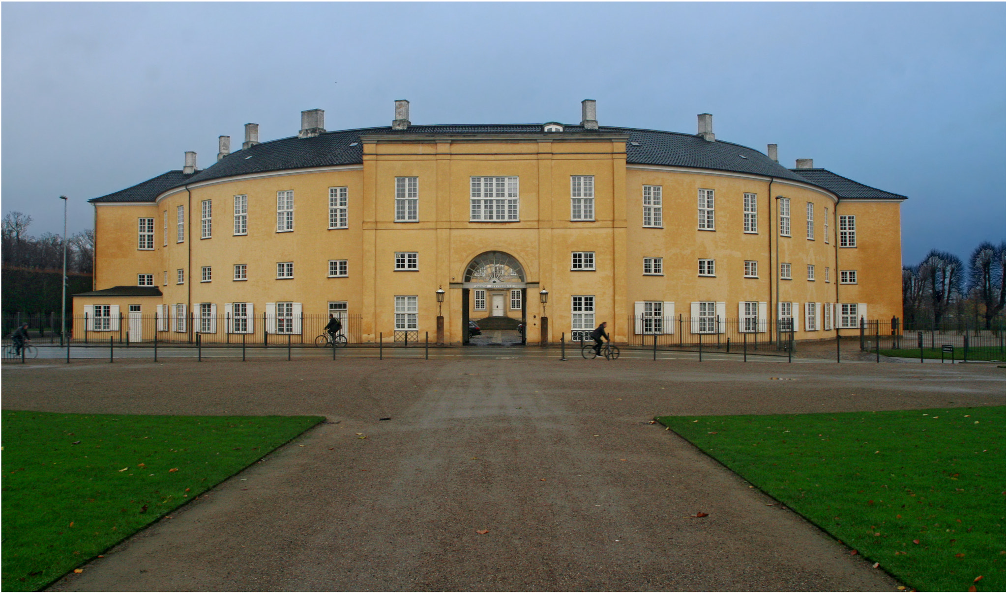 Canon EF 20-35mm F3.5-4.5 USM sample photo. Frederiksberg slot (københavn) photography