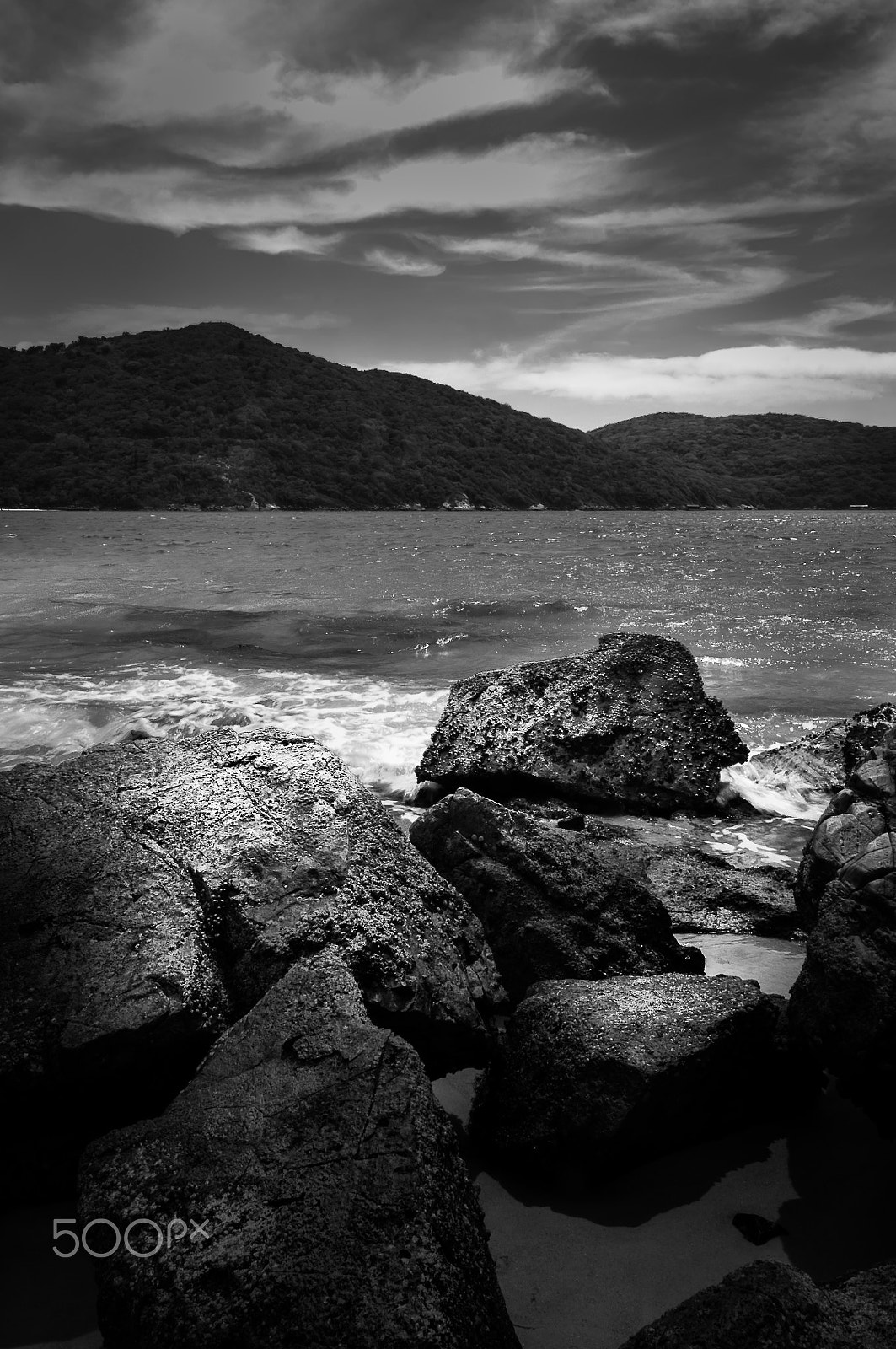 Nikon AF-S Nikkor 14-24mm F2.8G ED sample photo. Rocks in the ocean photography