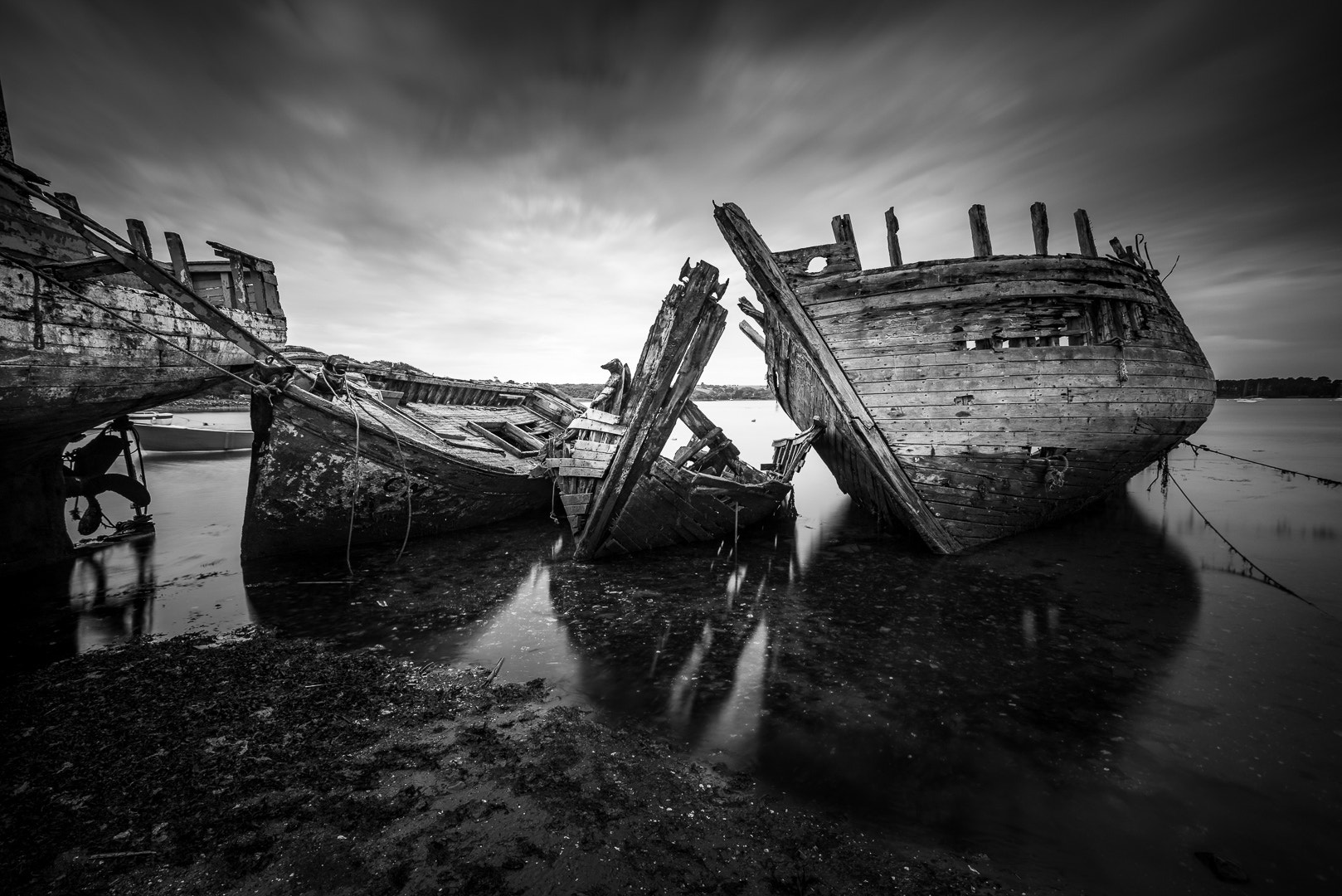 Sony a7R + Canon EF 16-35mm F4L IS USM sample photo. Forgotten boats photography